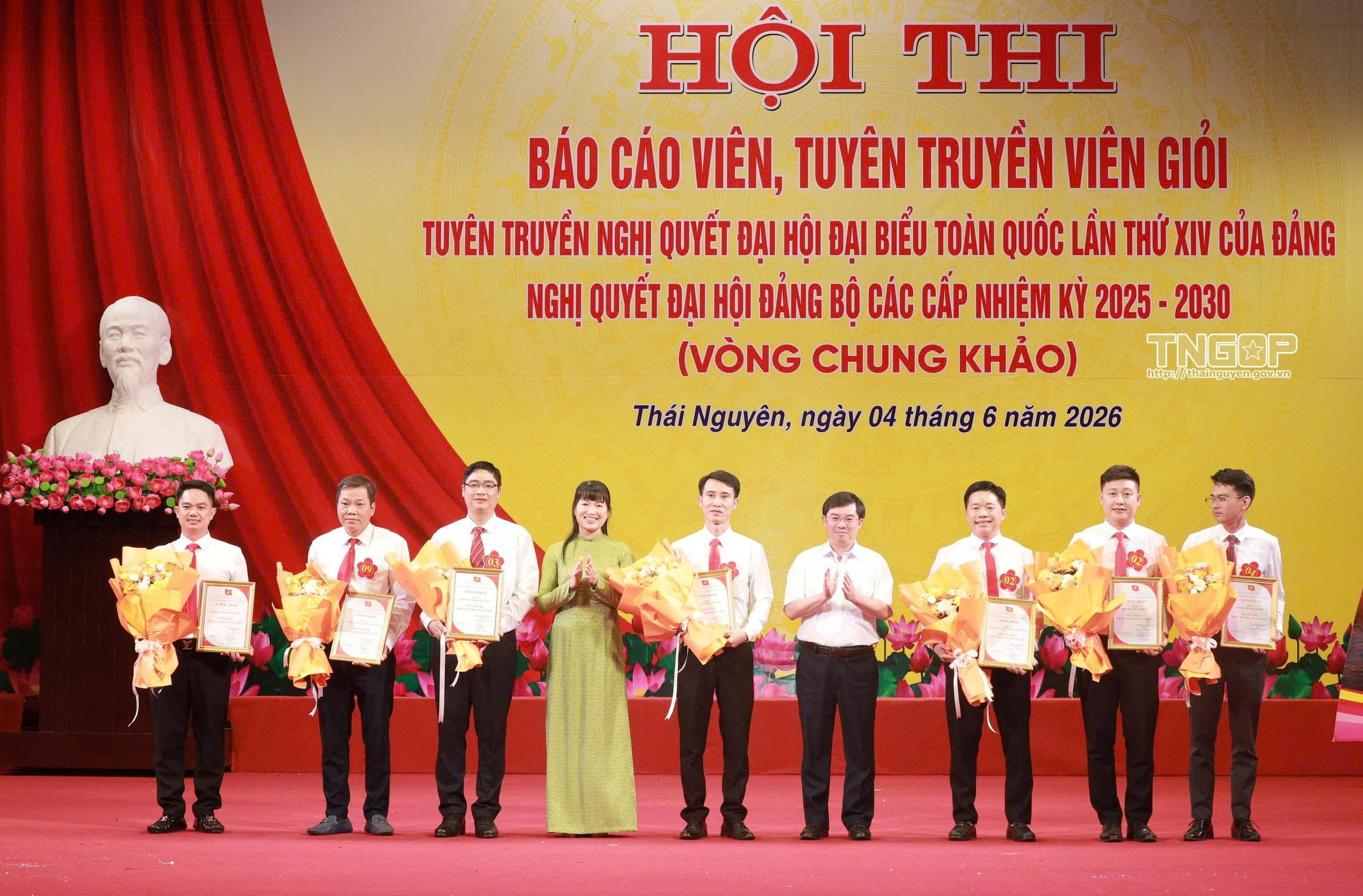 Anh-tin-bai