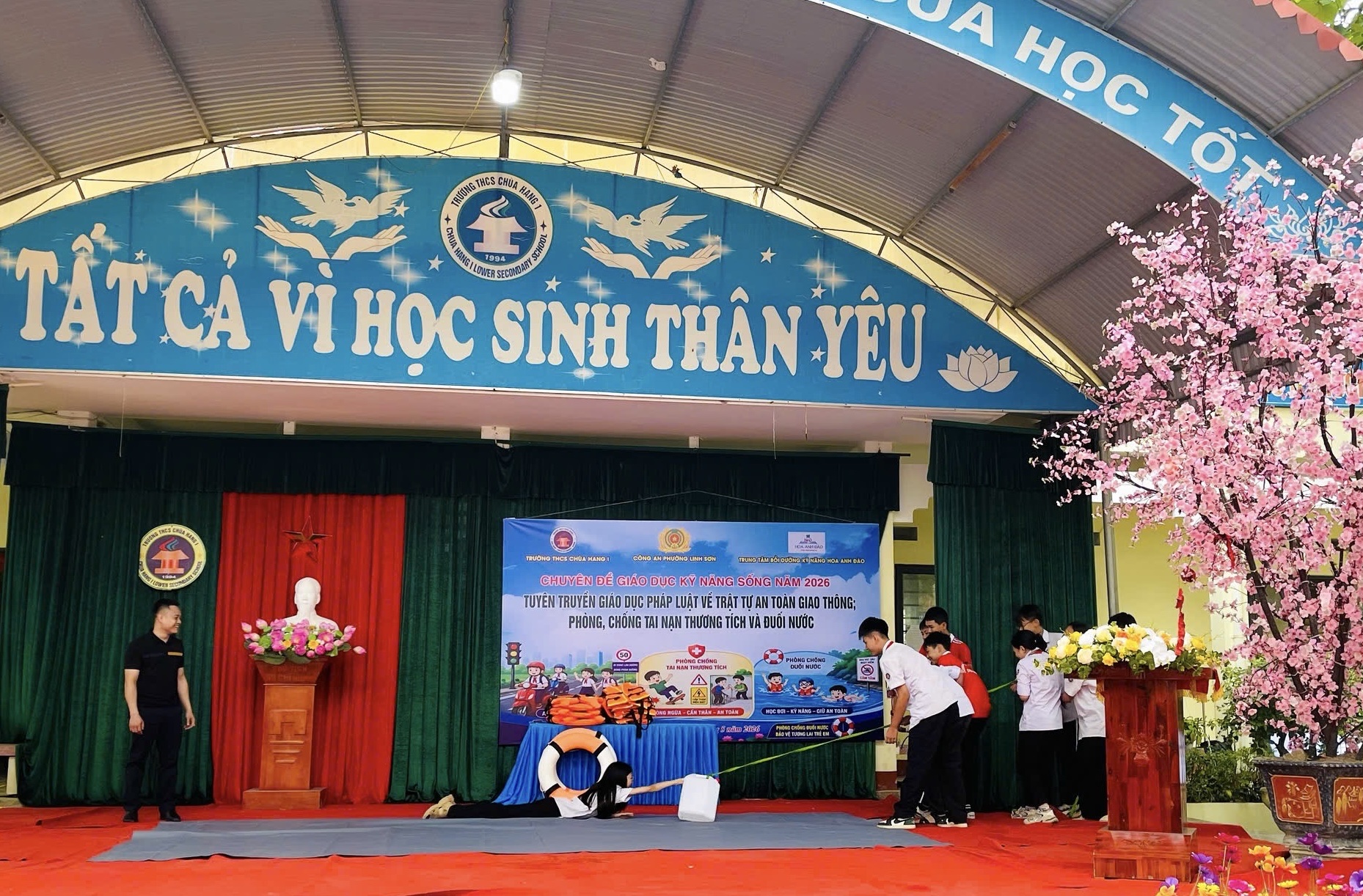 Anh-tin-bai