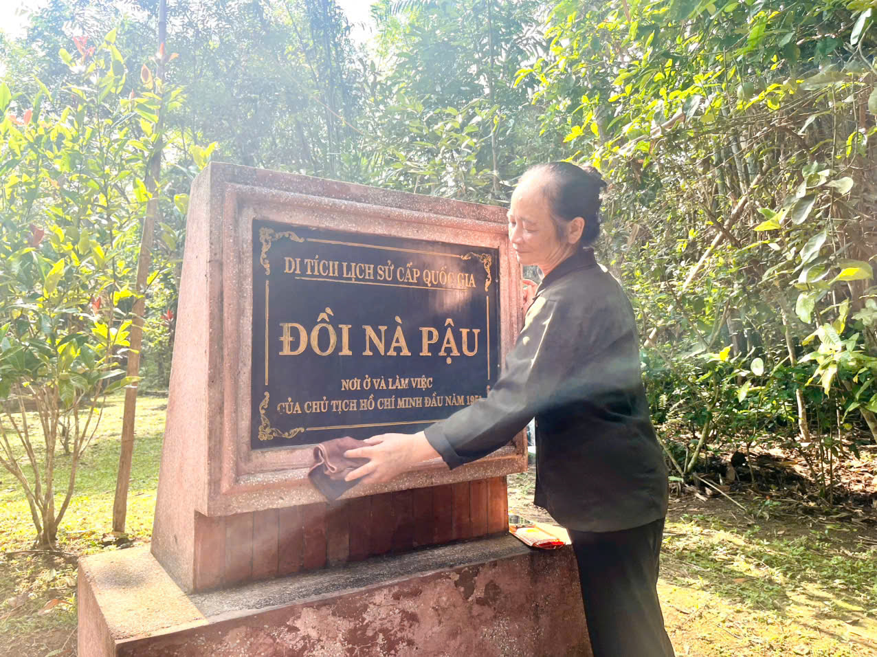 Anh-tin-bai