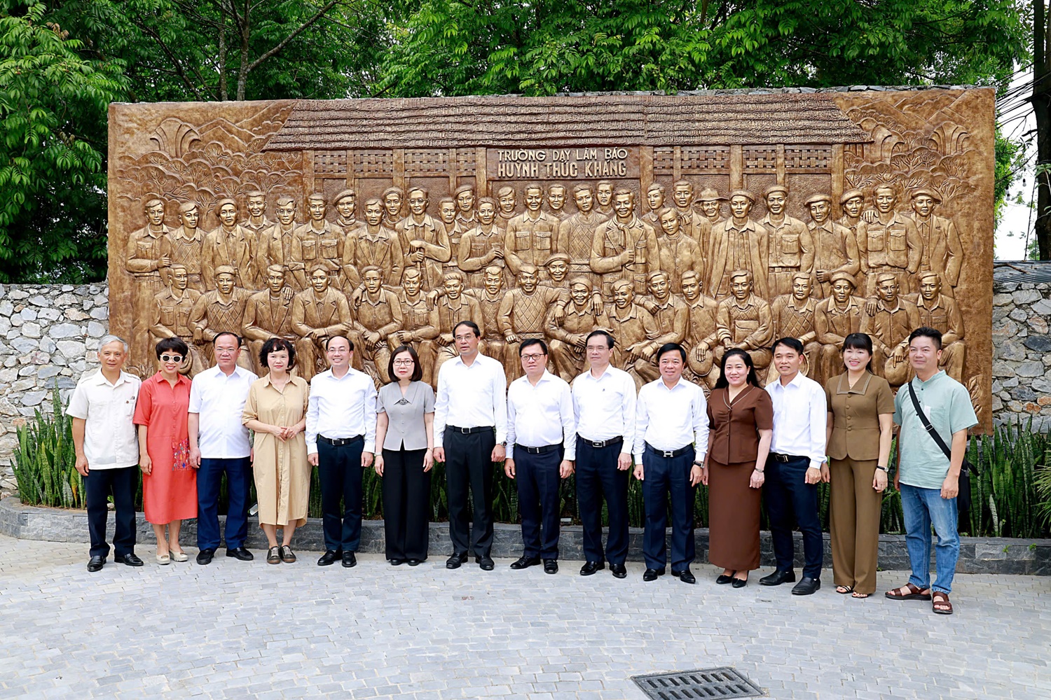 Anh-tin-bai