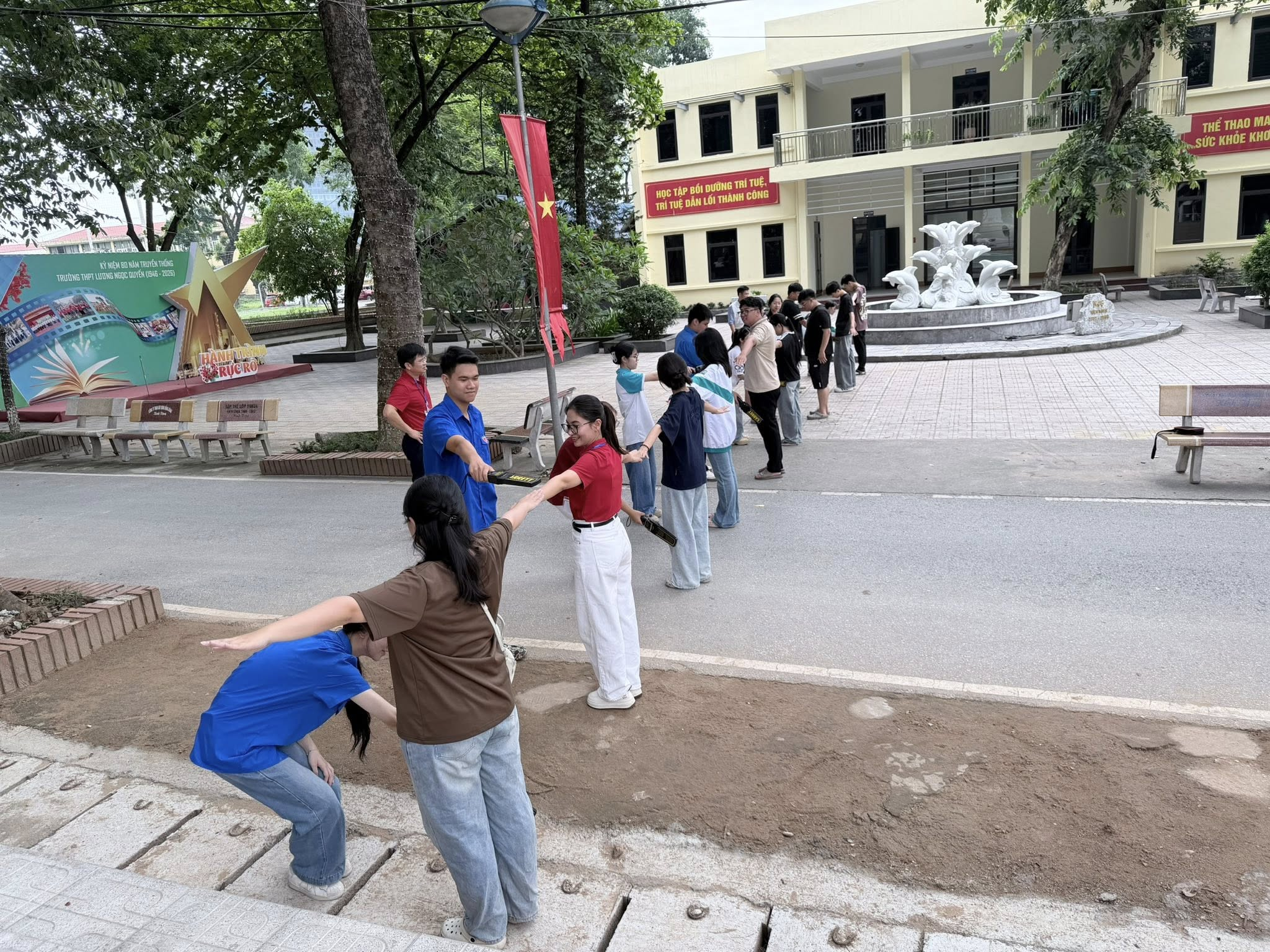 Anh-tin-bai