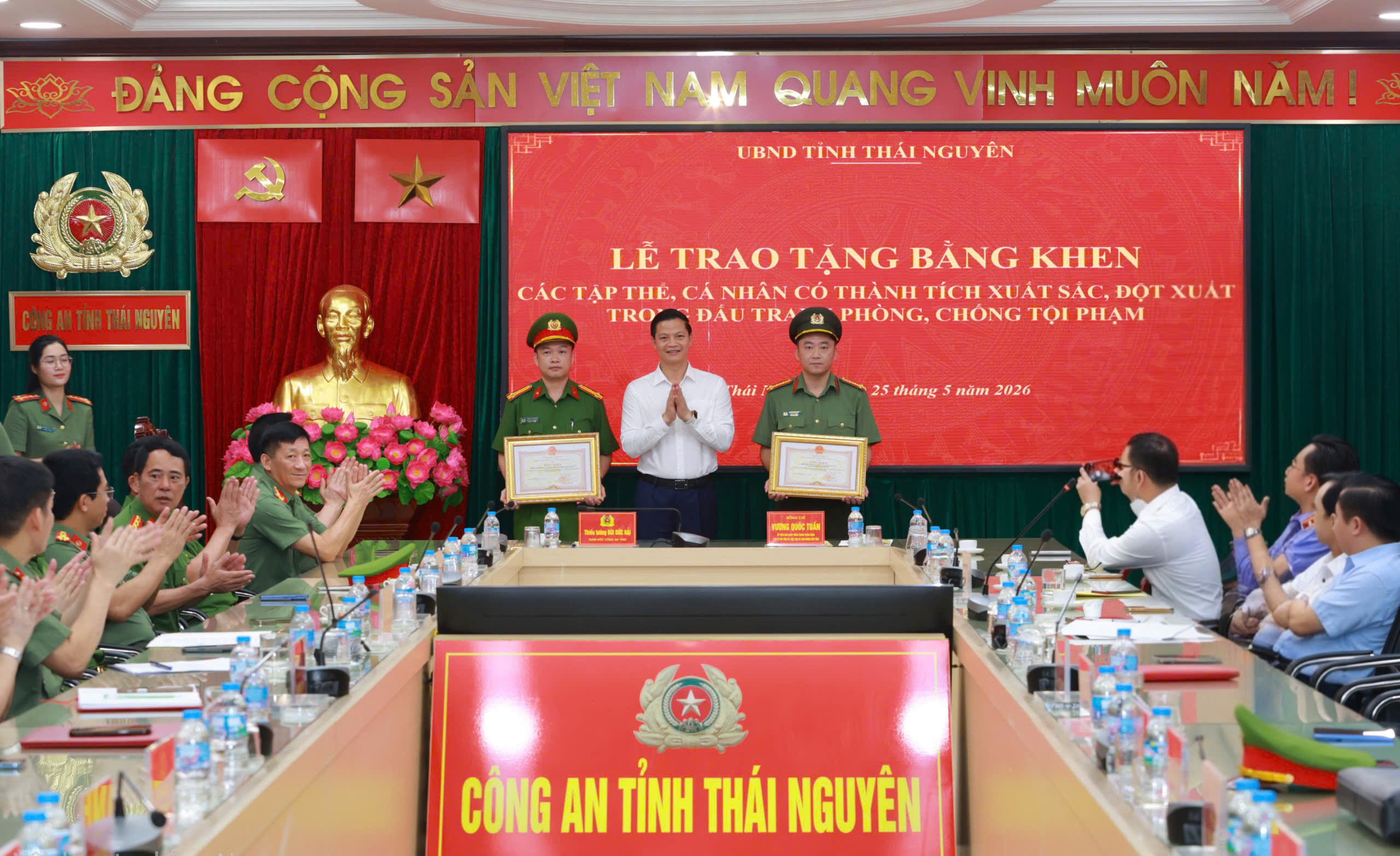 Anh-tin-bai