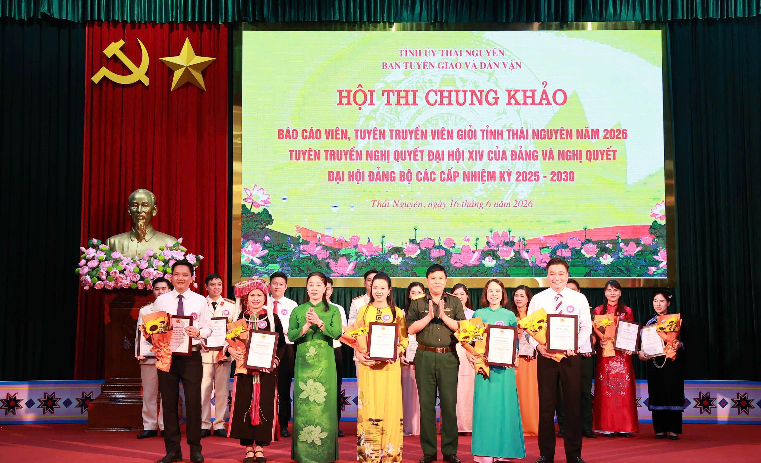 Anh-tin-bai