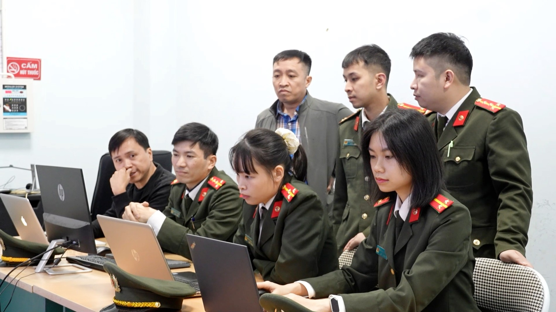 Anh-tin-bai