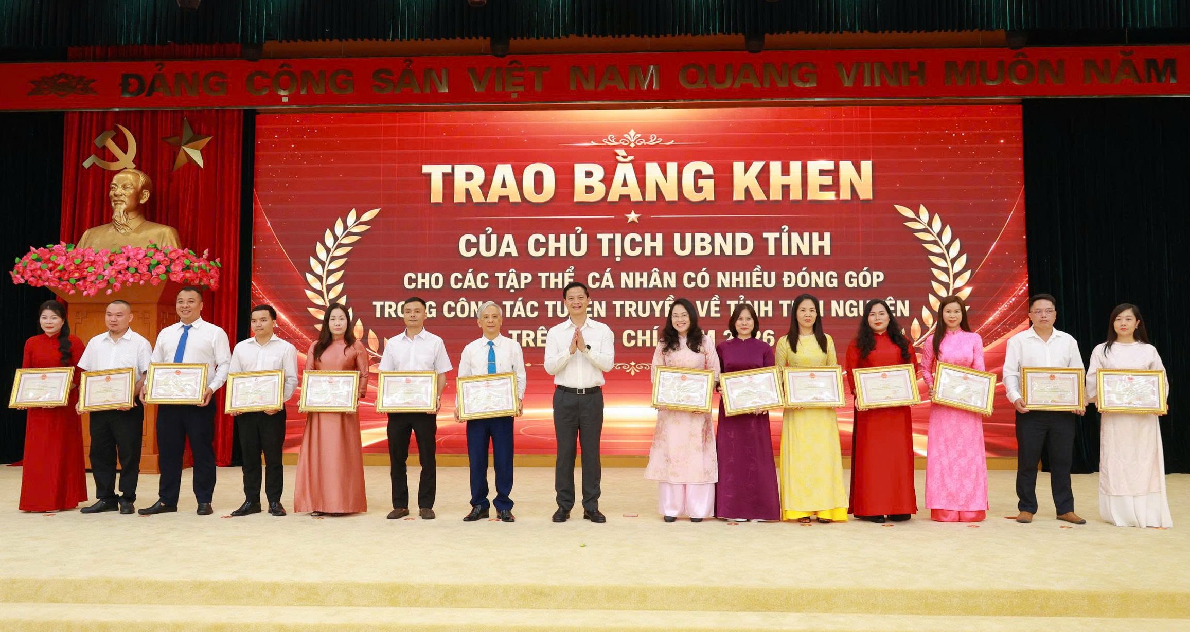 Anh-tin-bai
