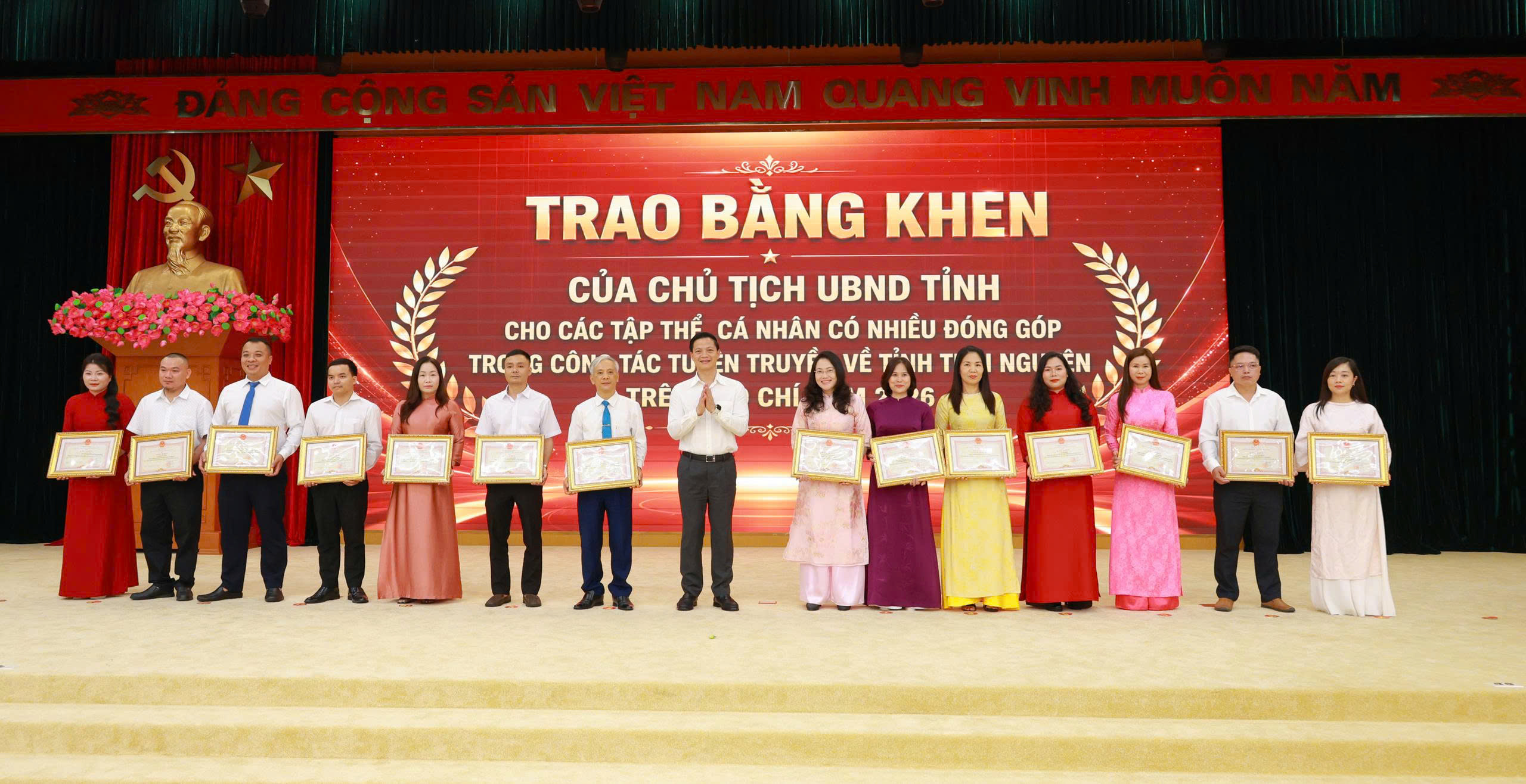 Anh-tin-bai