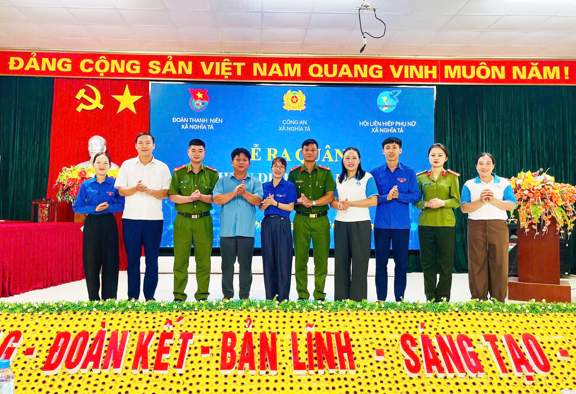 Anh-tin-bai