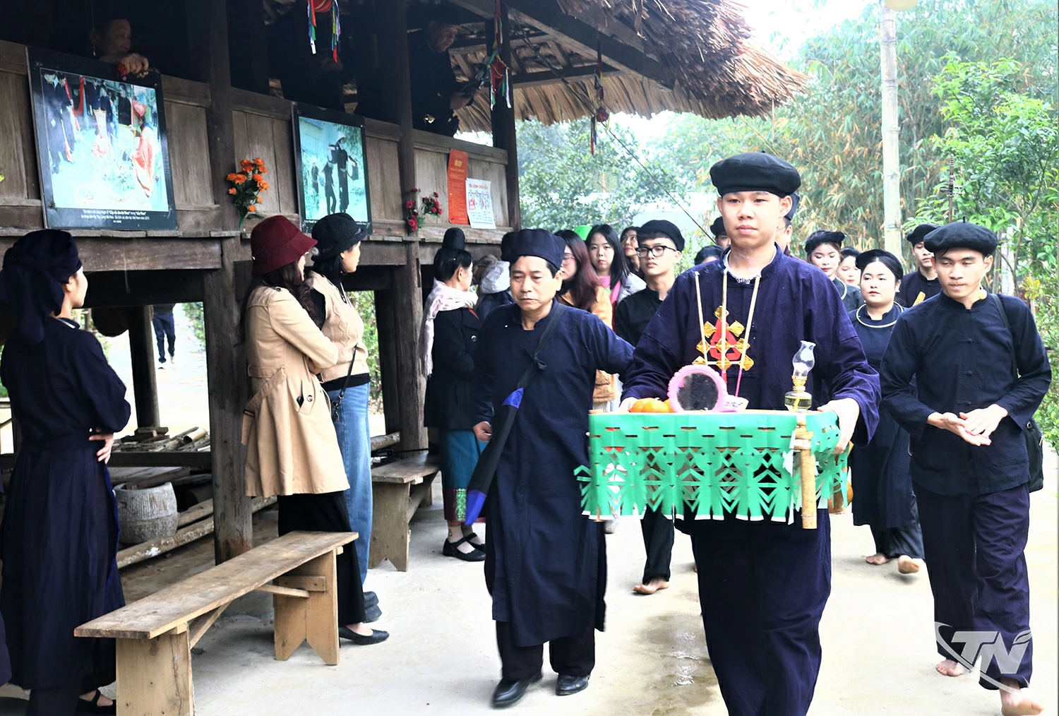 Anh-tin-bai