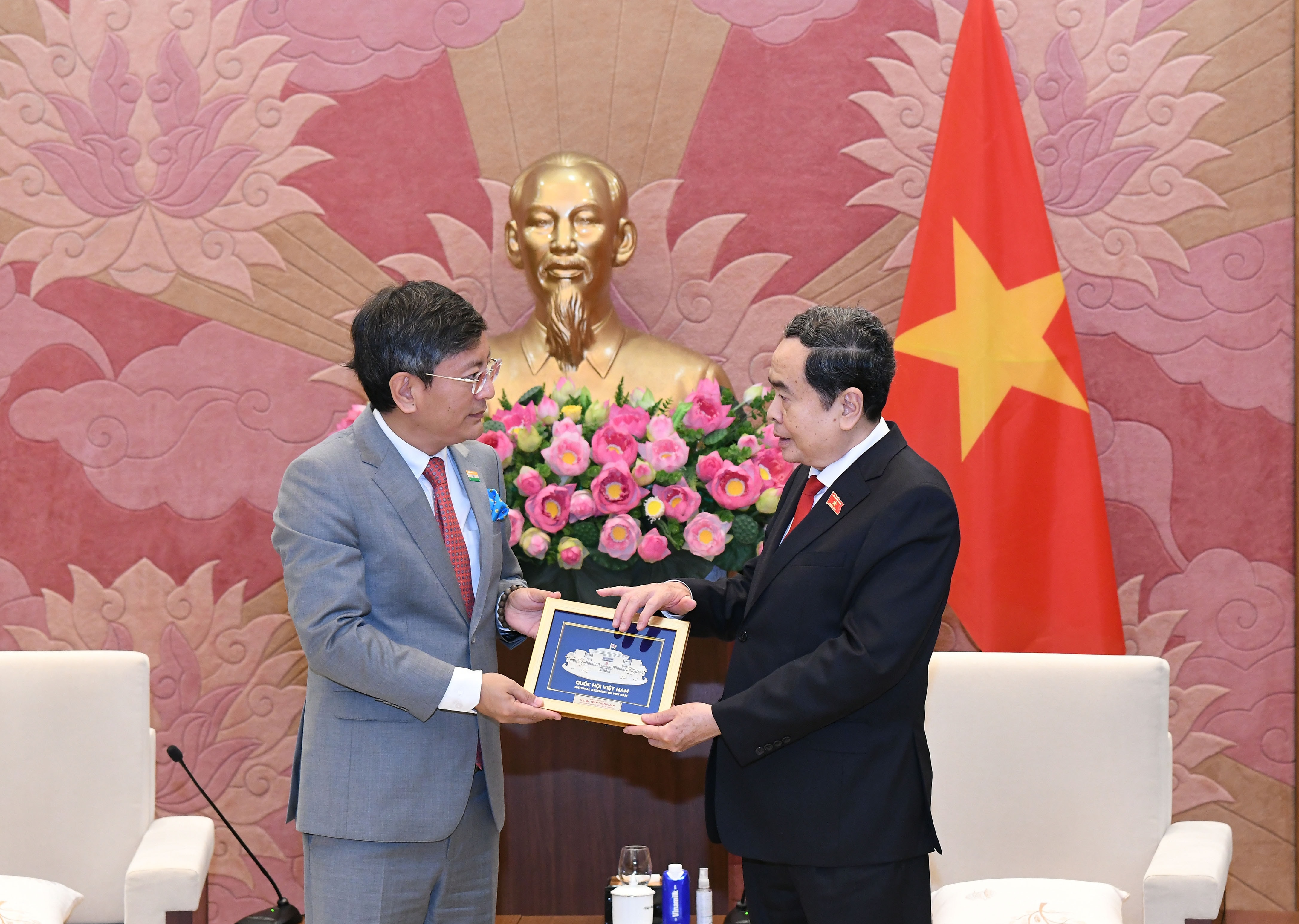 Anh-tin-bai
