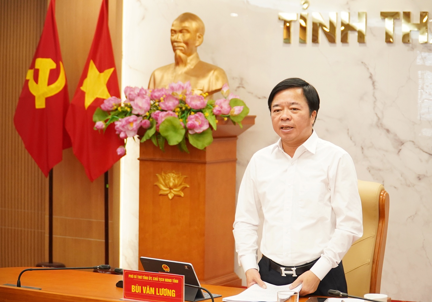 Anh-tin-bai