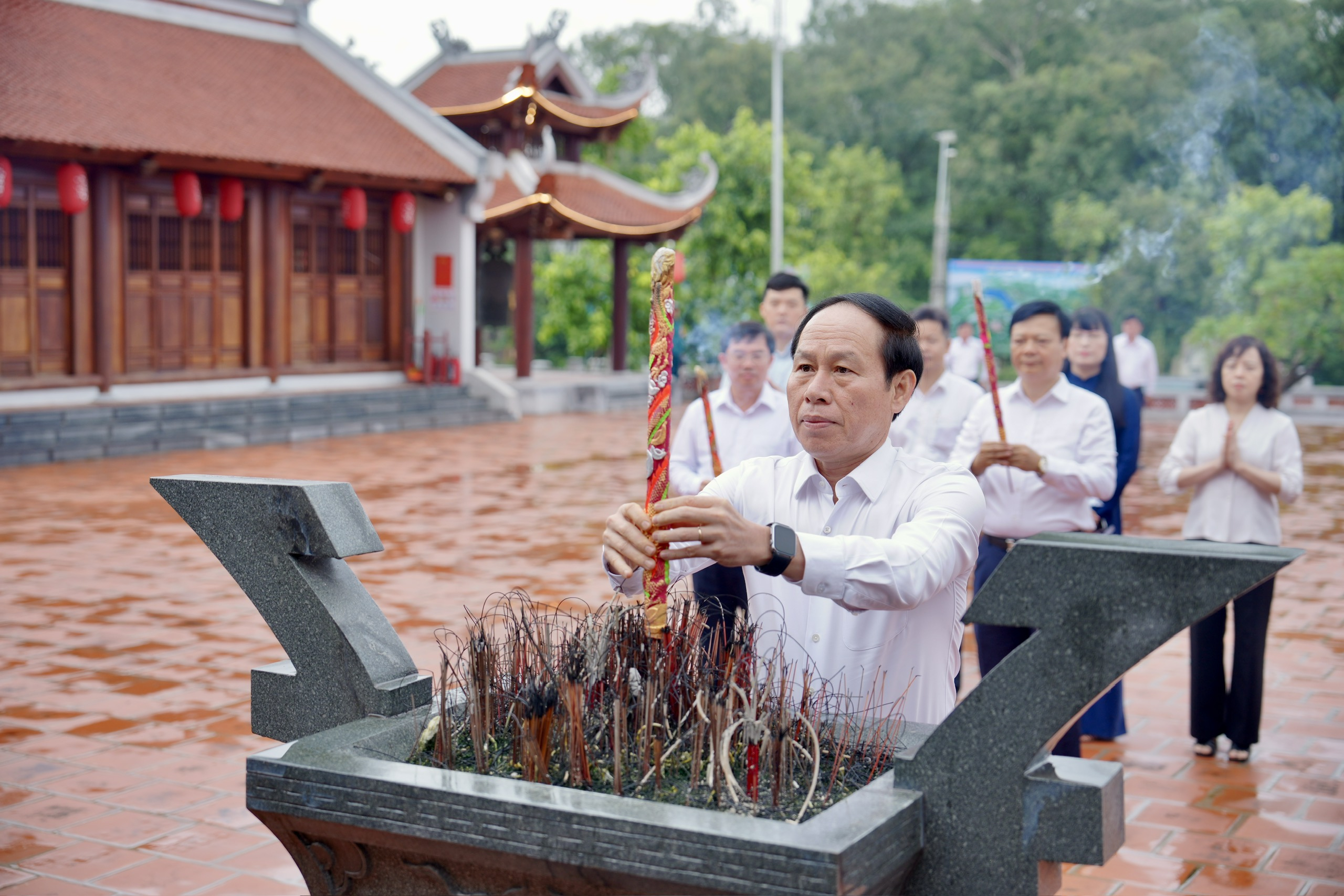 Anh-tin-bai