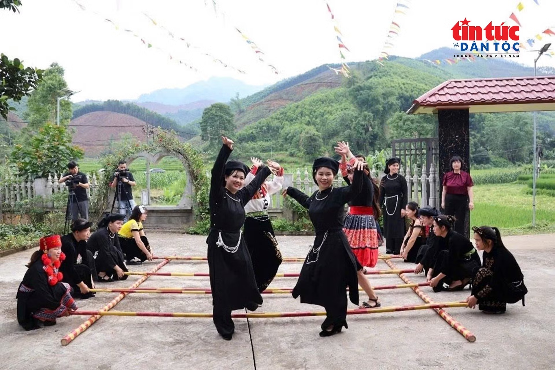 Anh-tin-bai