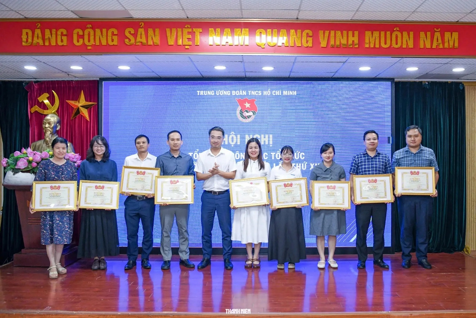 Anh-tin-bai