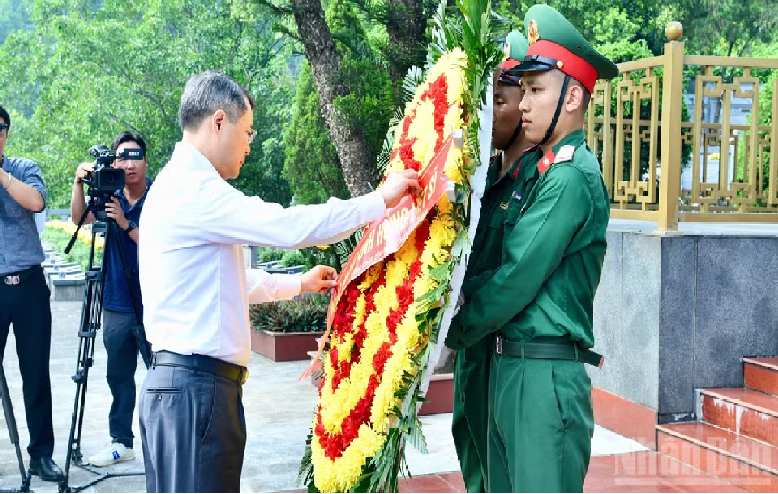 Anh-tin-bai