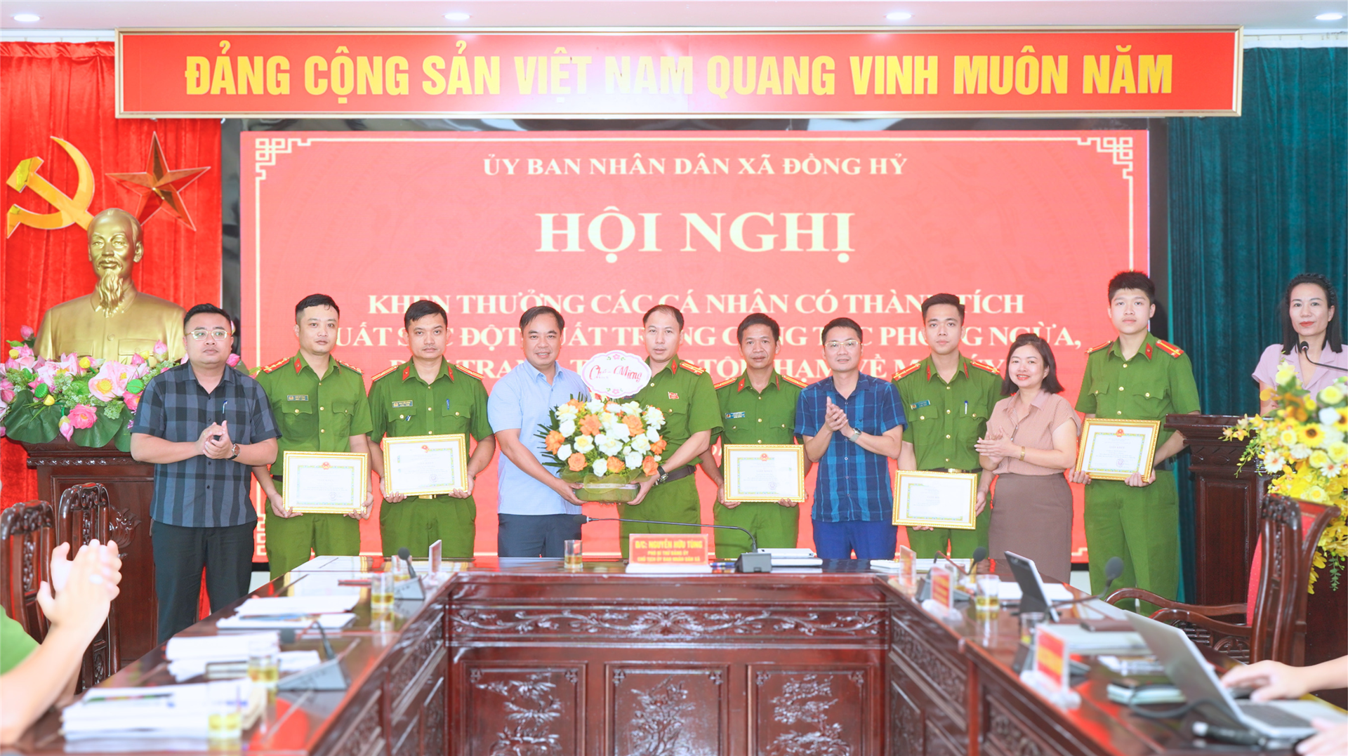 Anh-tin-bai