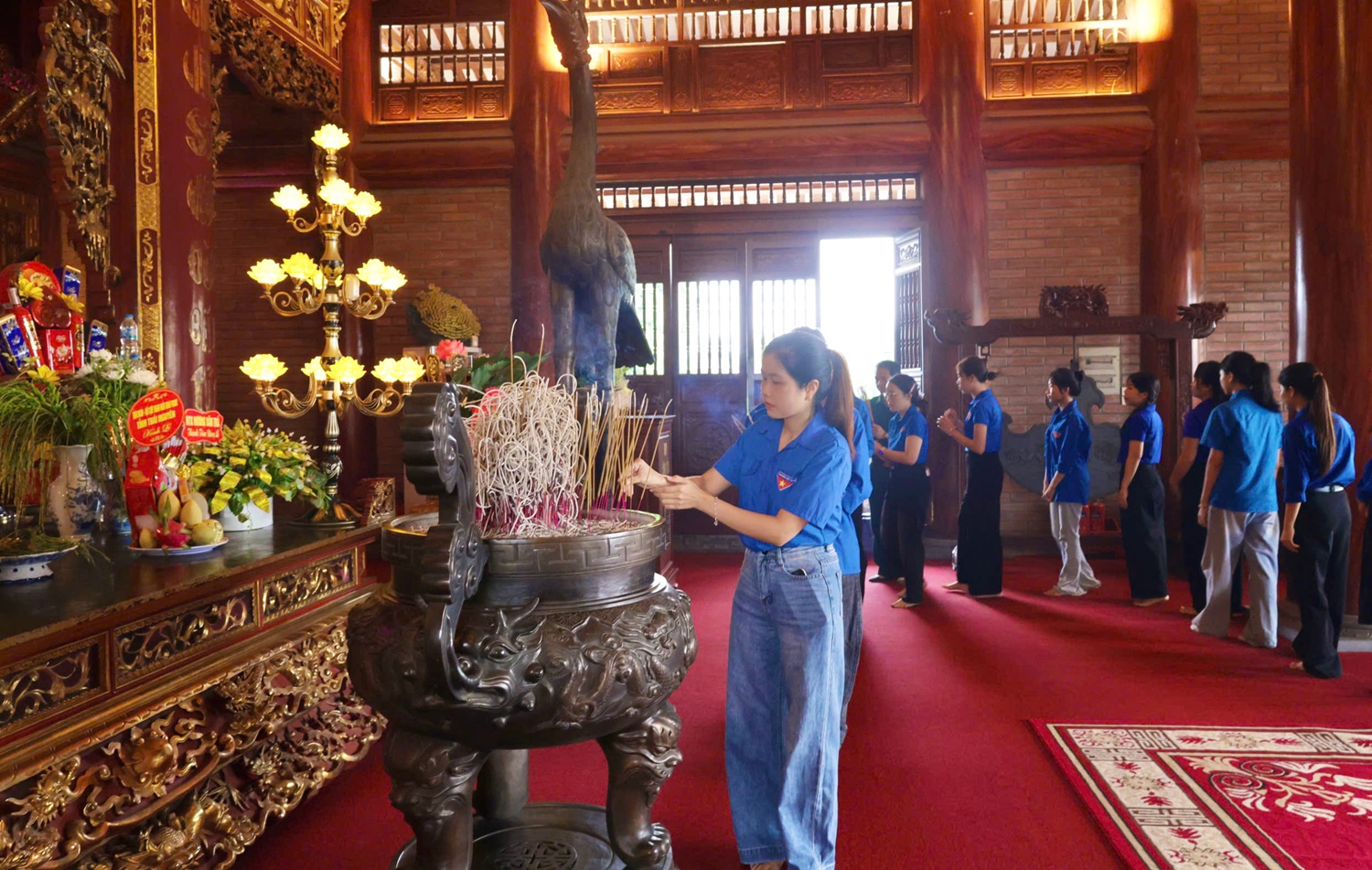 Anh-tin-bai