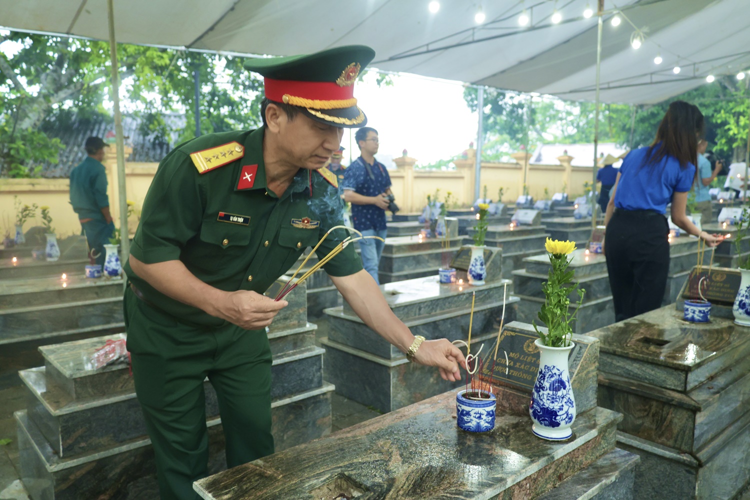 Anh-tin-bai