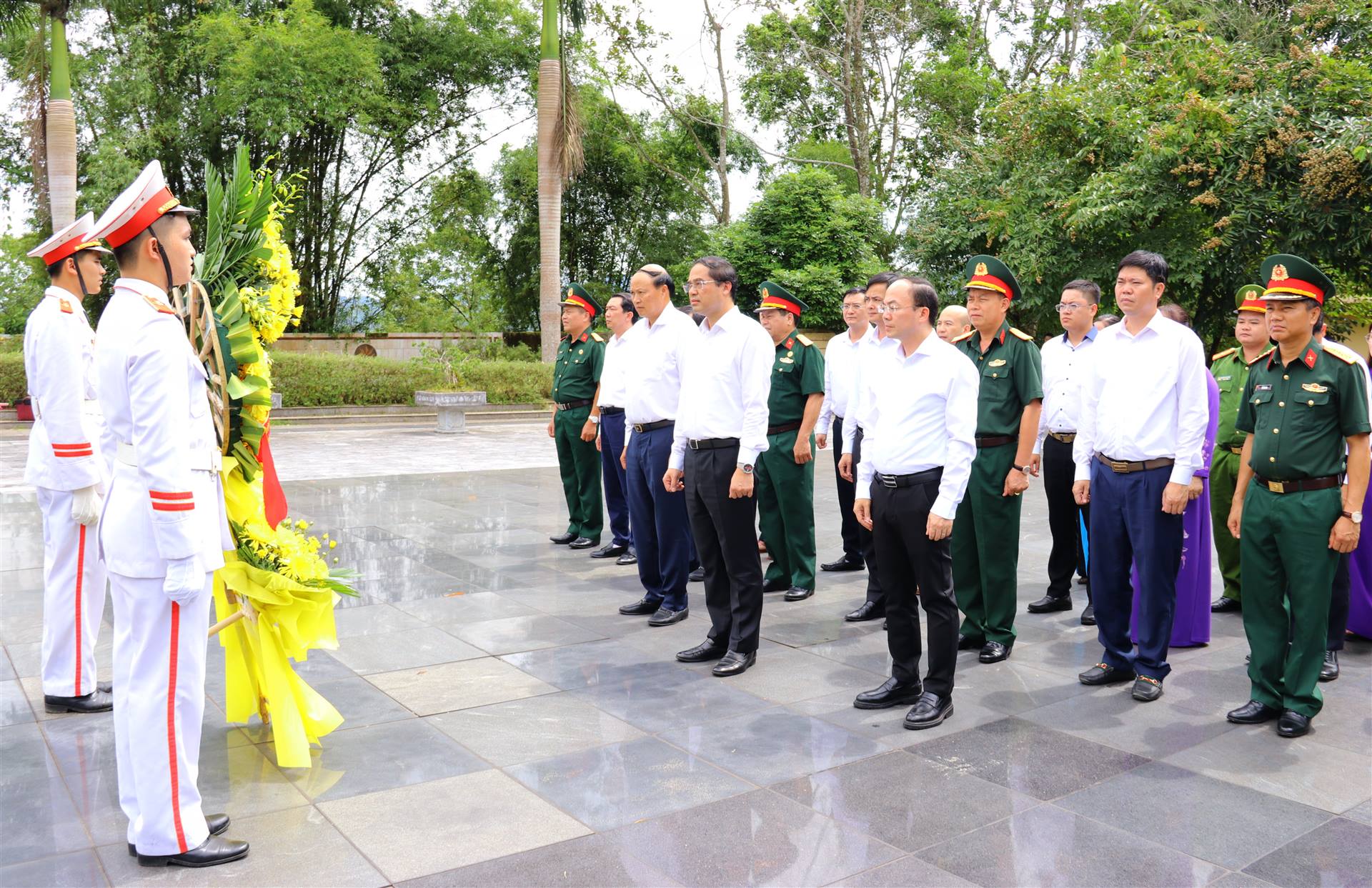 Anh-tin-bai