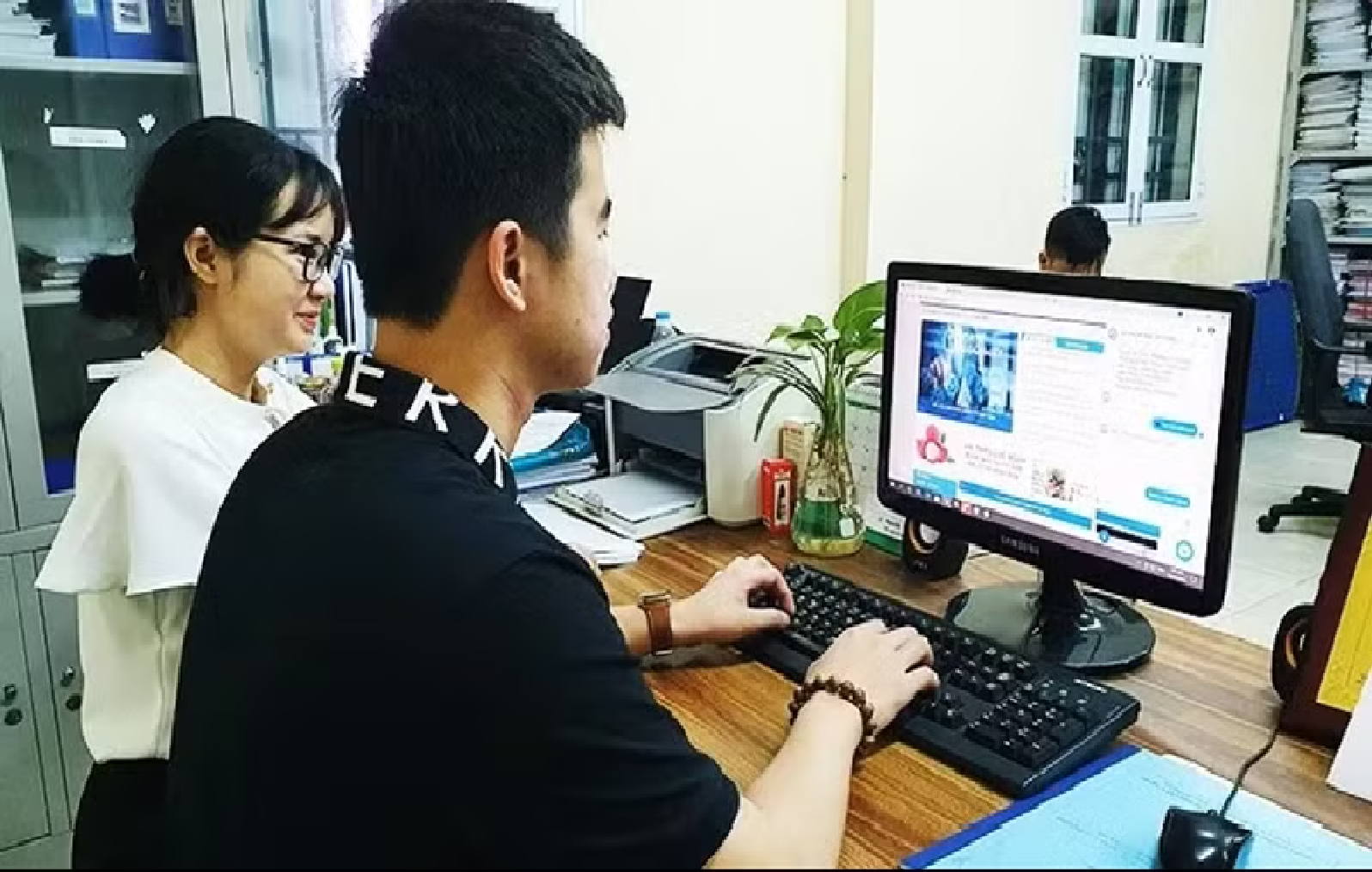 Anh-tin-bai