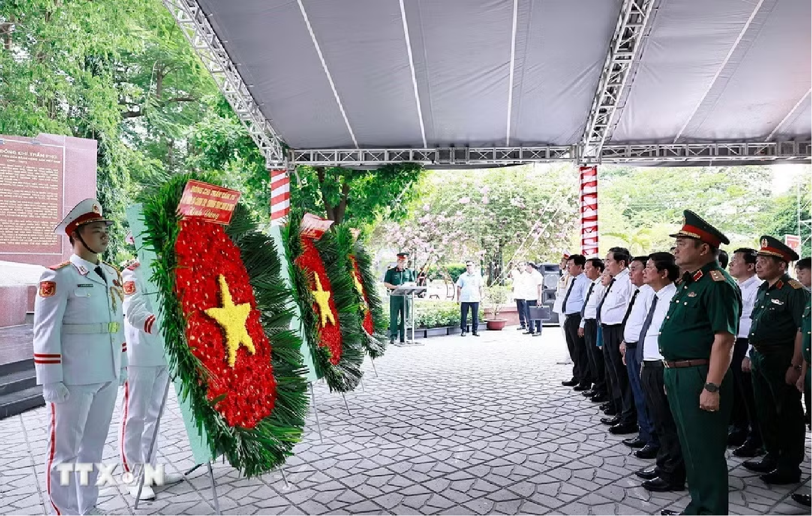 Anh-tin-bai