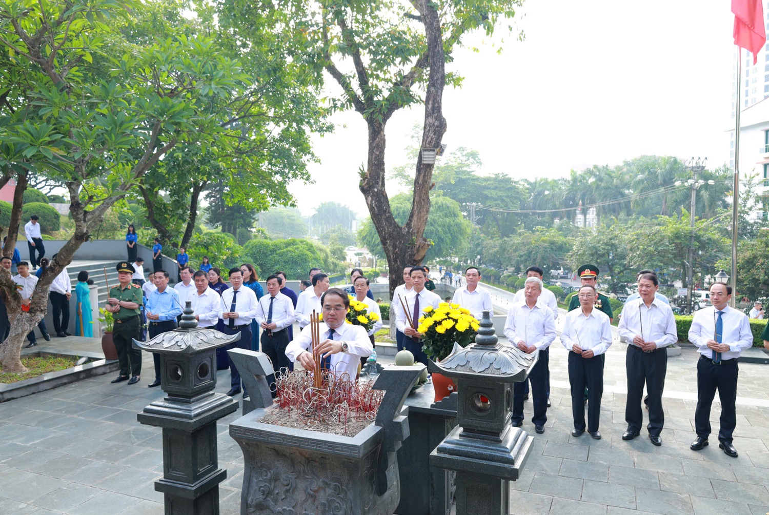 Anh-tin-bai