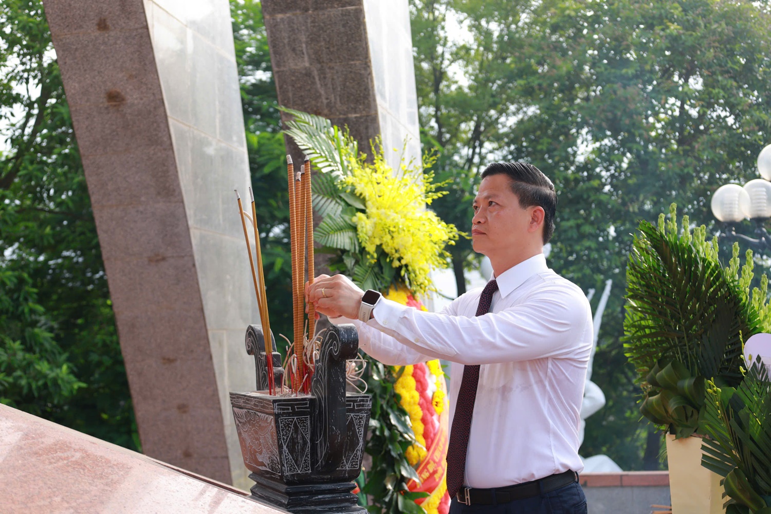 Anh-tin-bai