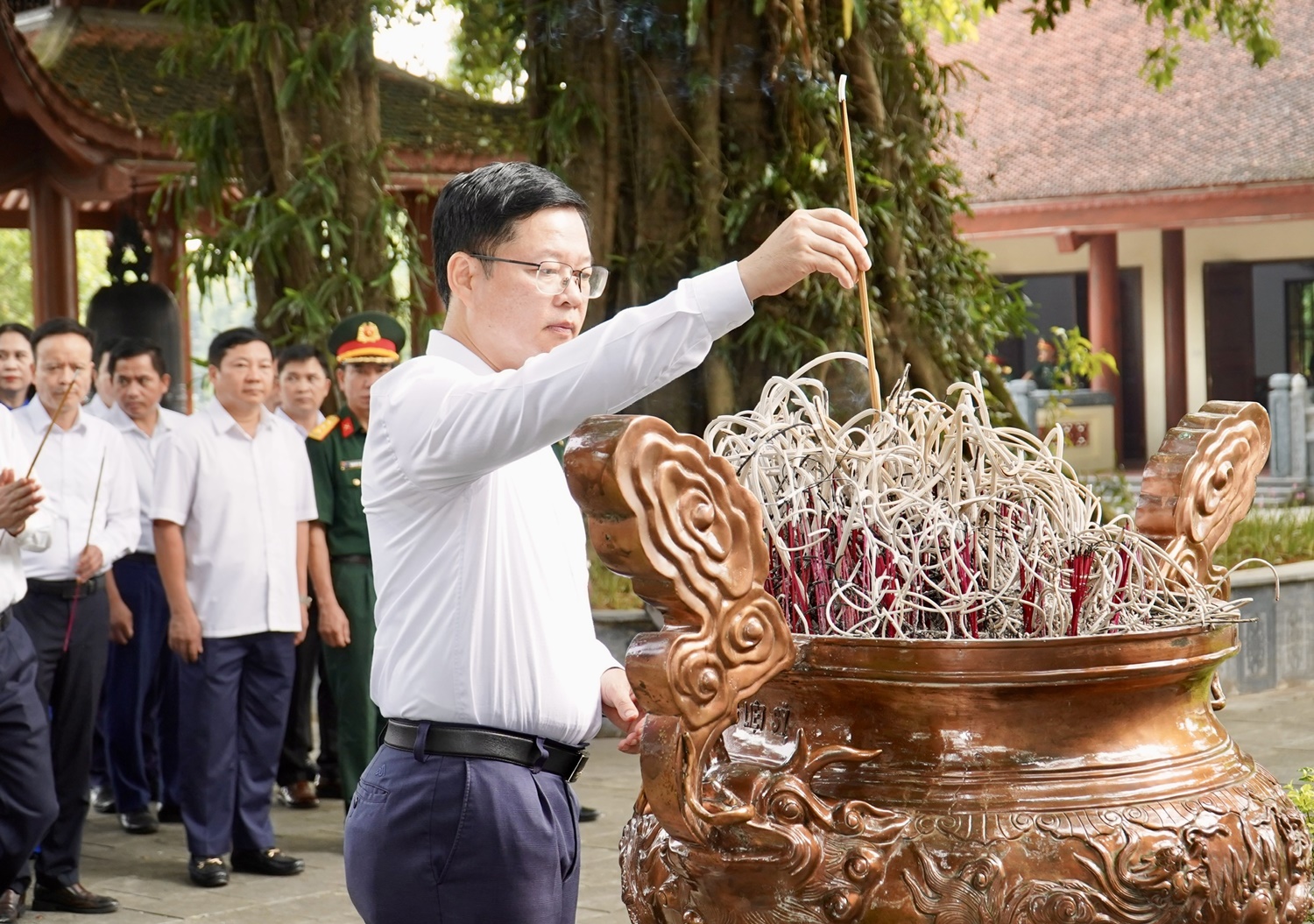 Anh-tin-bai