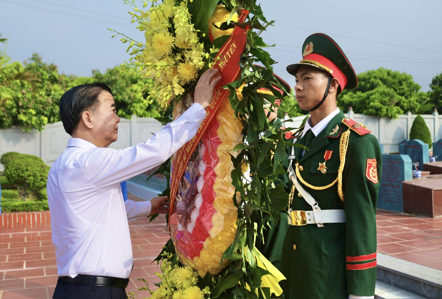 Anh-tin-bai