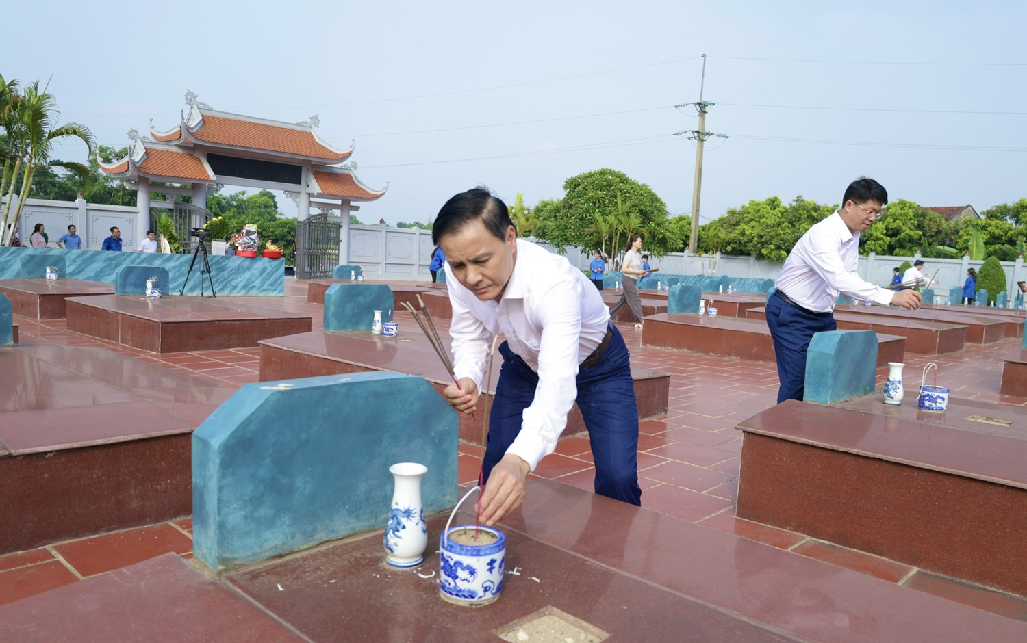 Anh-tin-bai