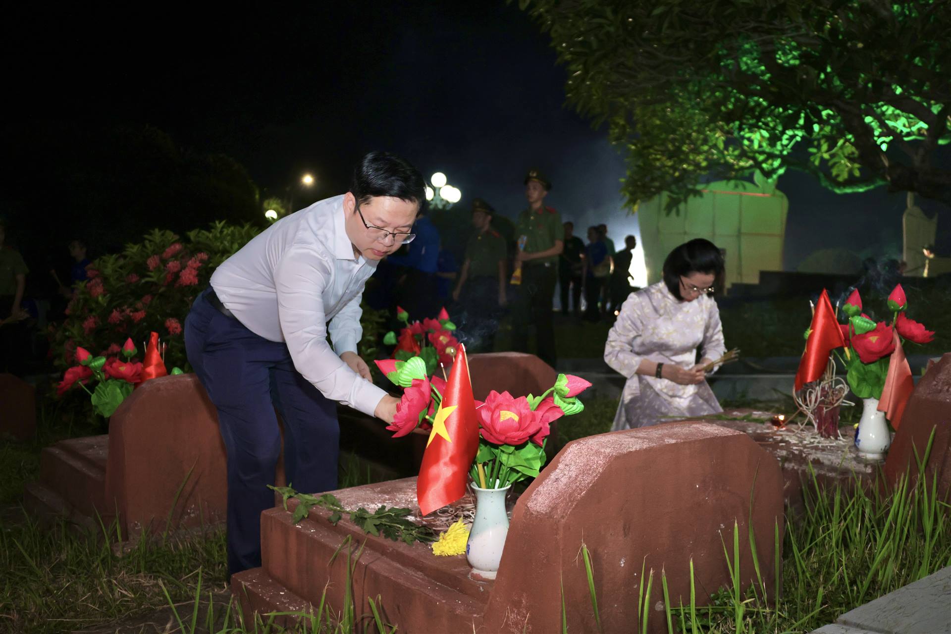 Anh-tin-bai