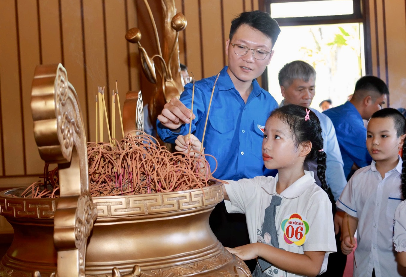 Anh-tin-bai