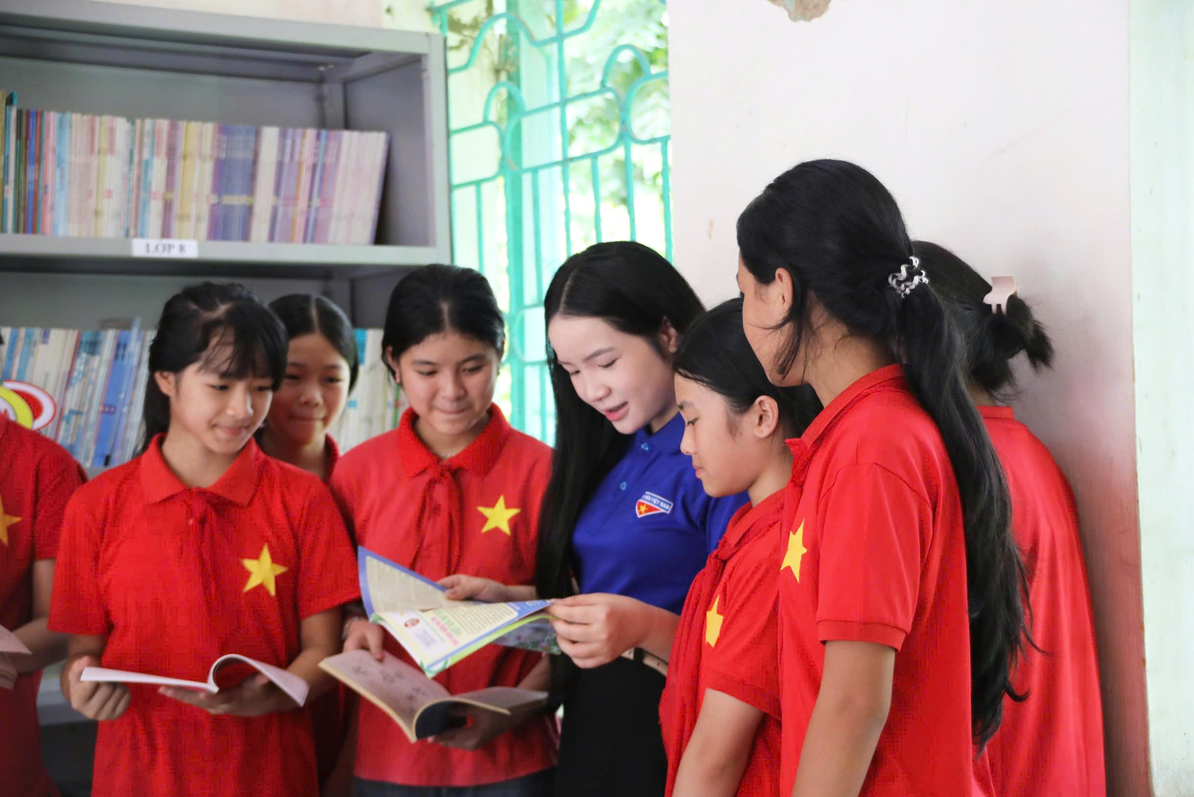 Anh-tin-bai