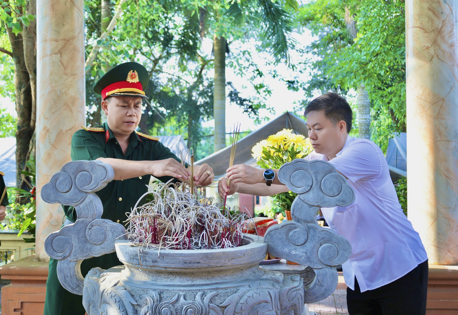 Anh-tin-bai