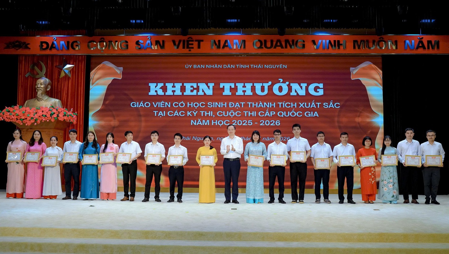 Anh-tin-bai