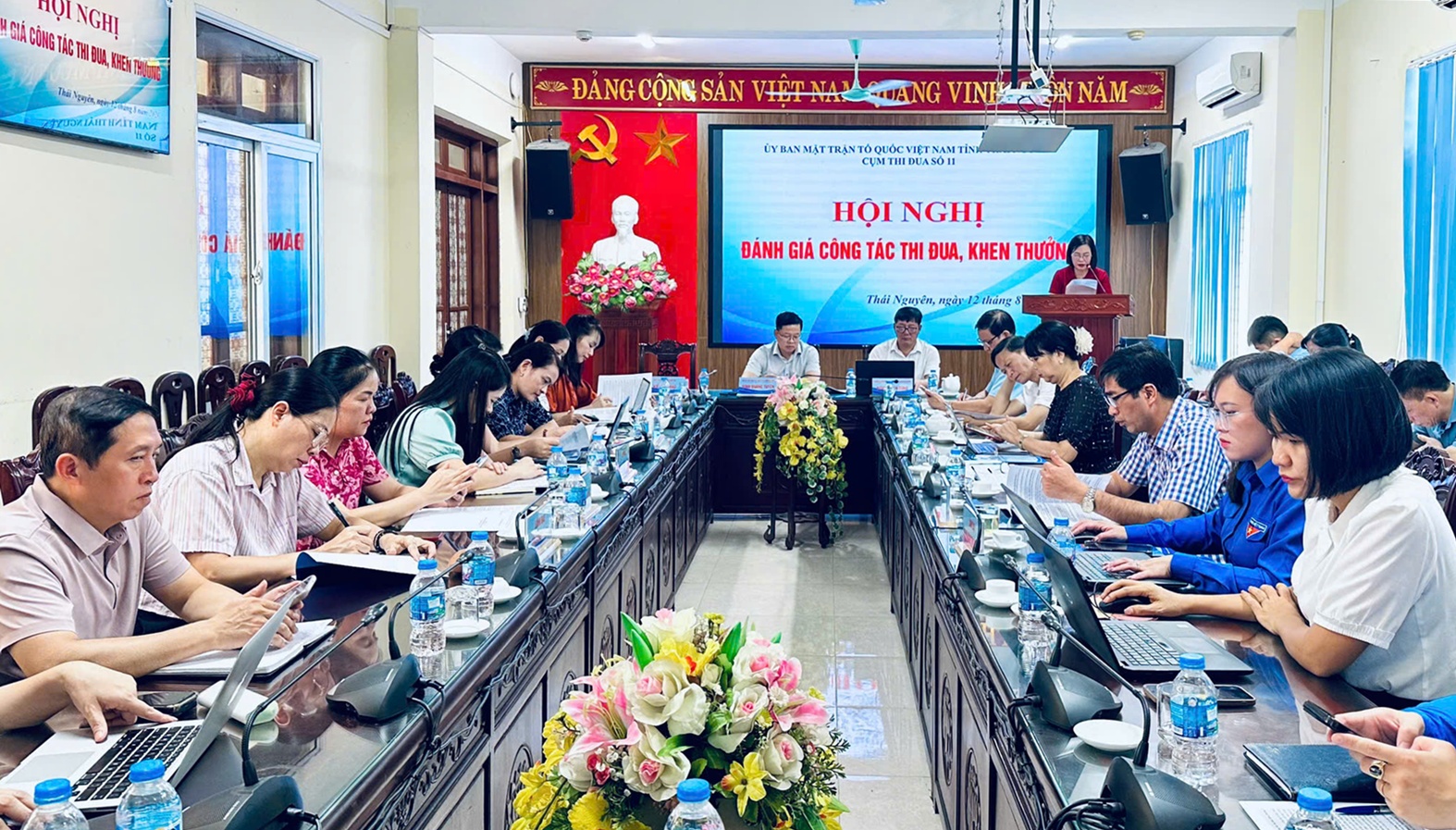 Anh-tin-bai