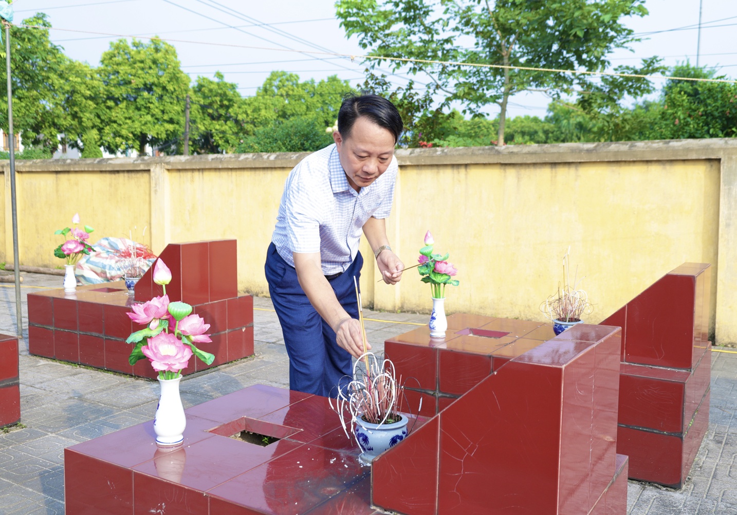 Anh-tin-bai