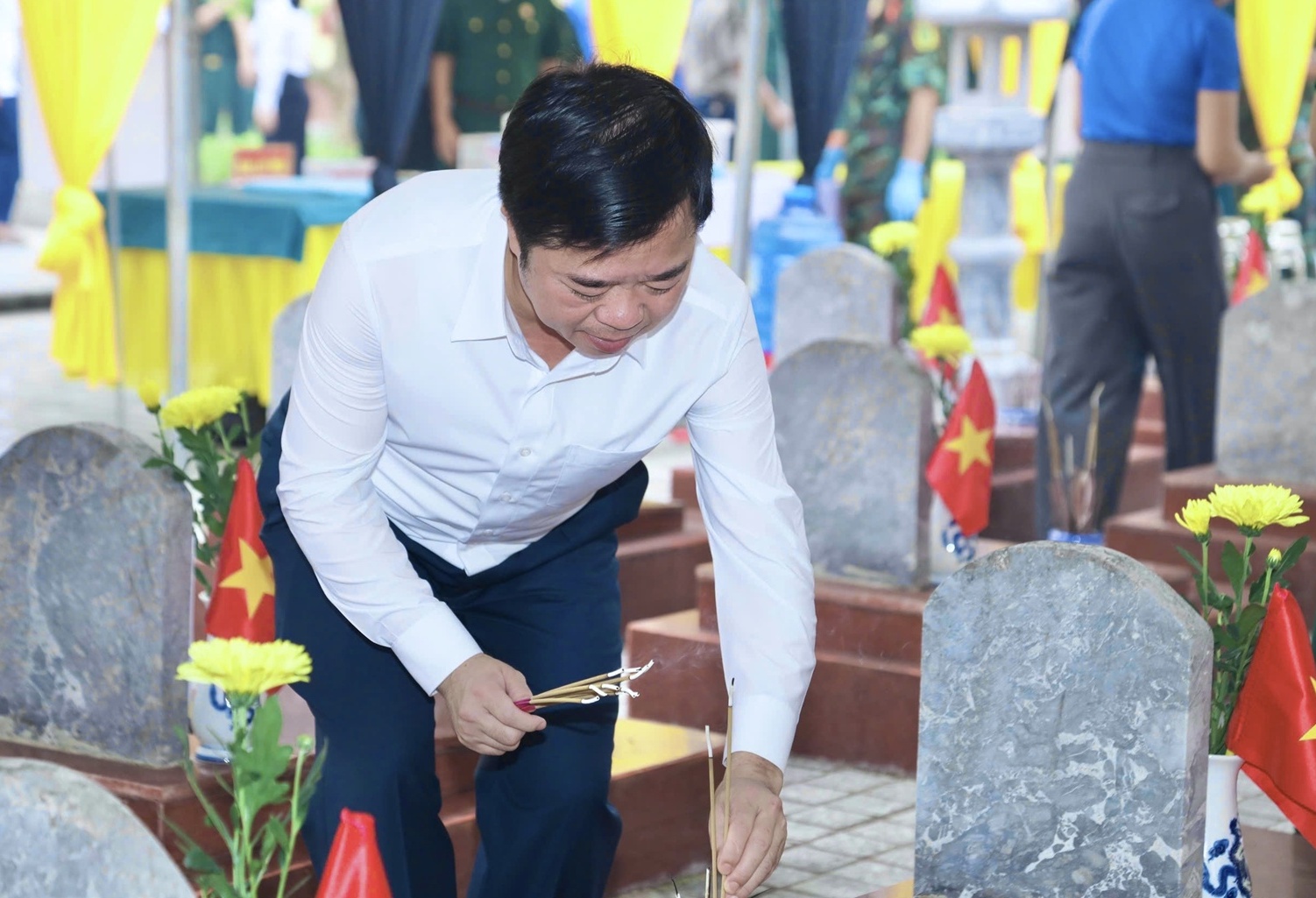 Anh-tin-bai