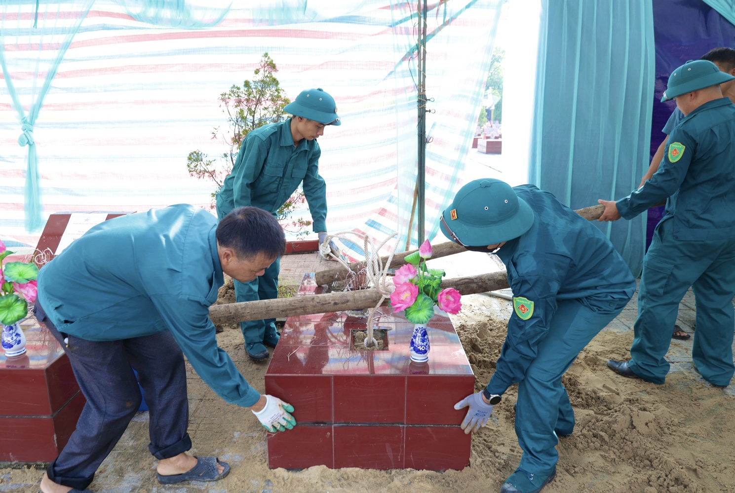 Anh-tin-bai