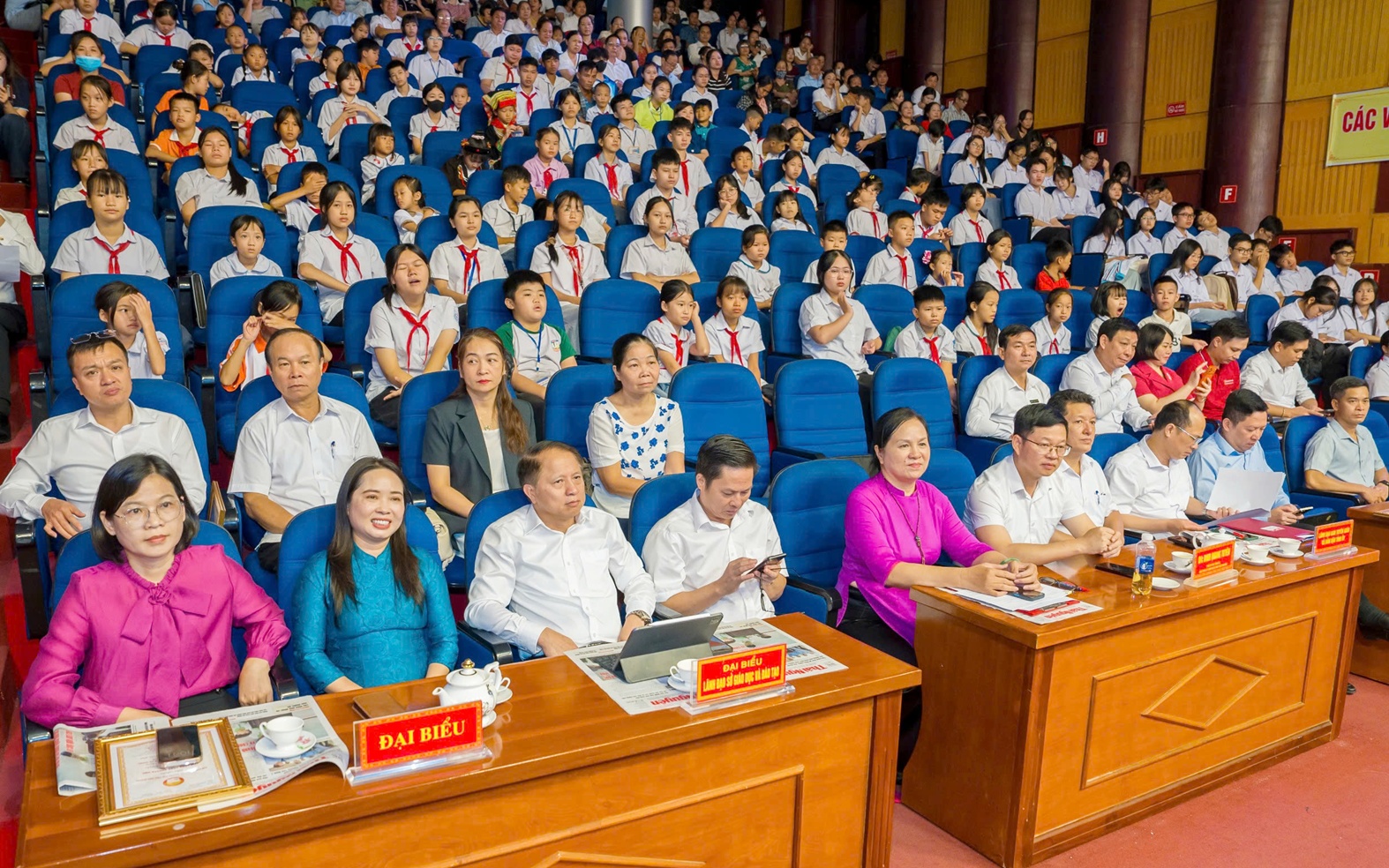Anh-tin-bai