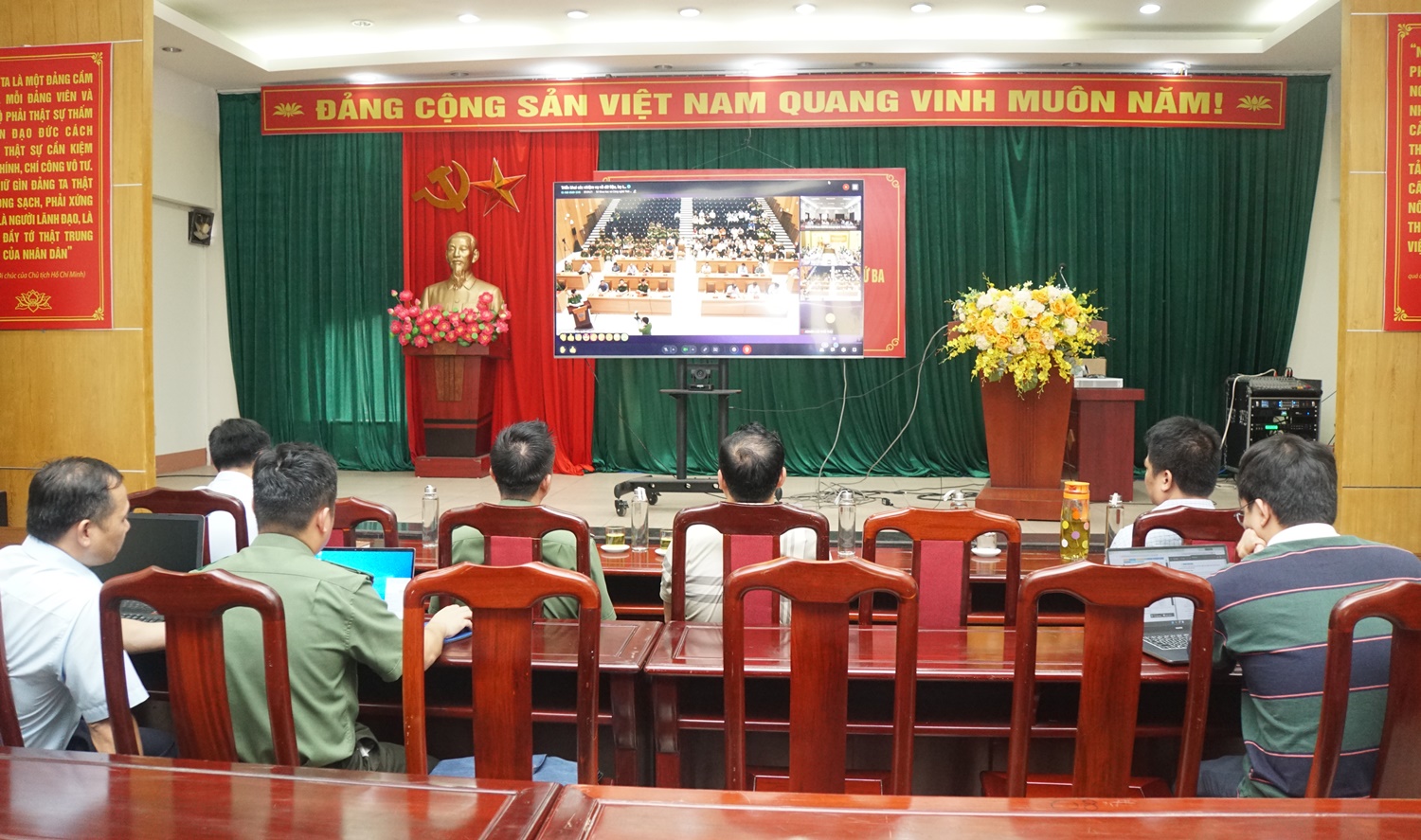 Anh-tin-bai