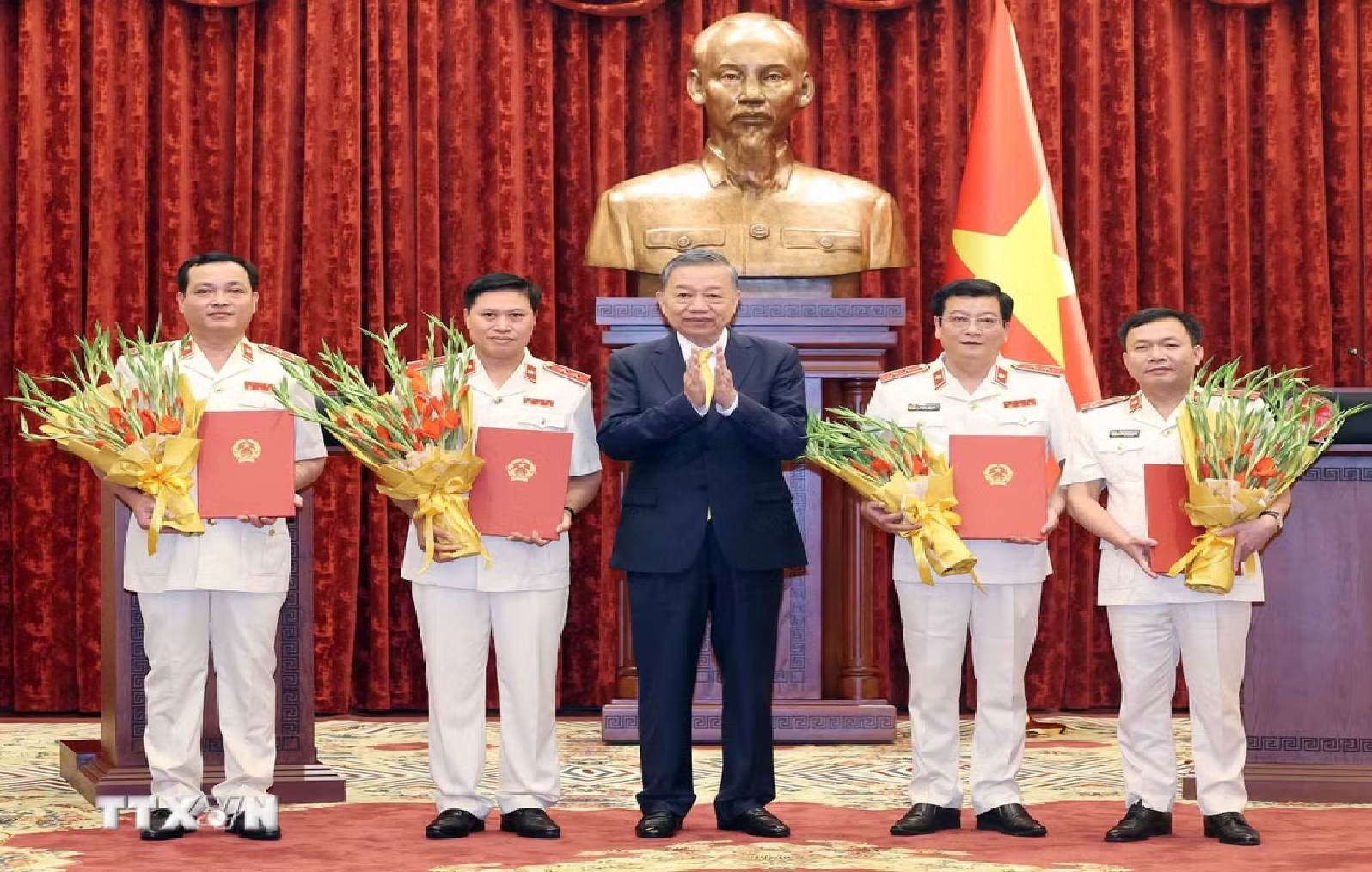 Anh-tin-bai