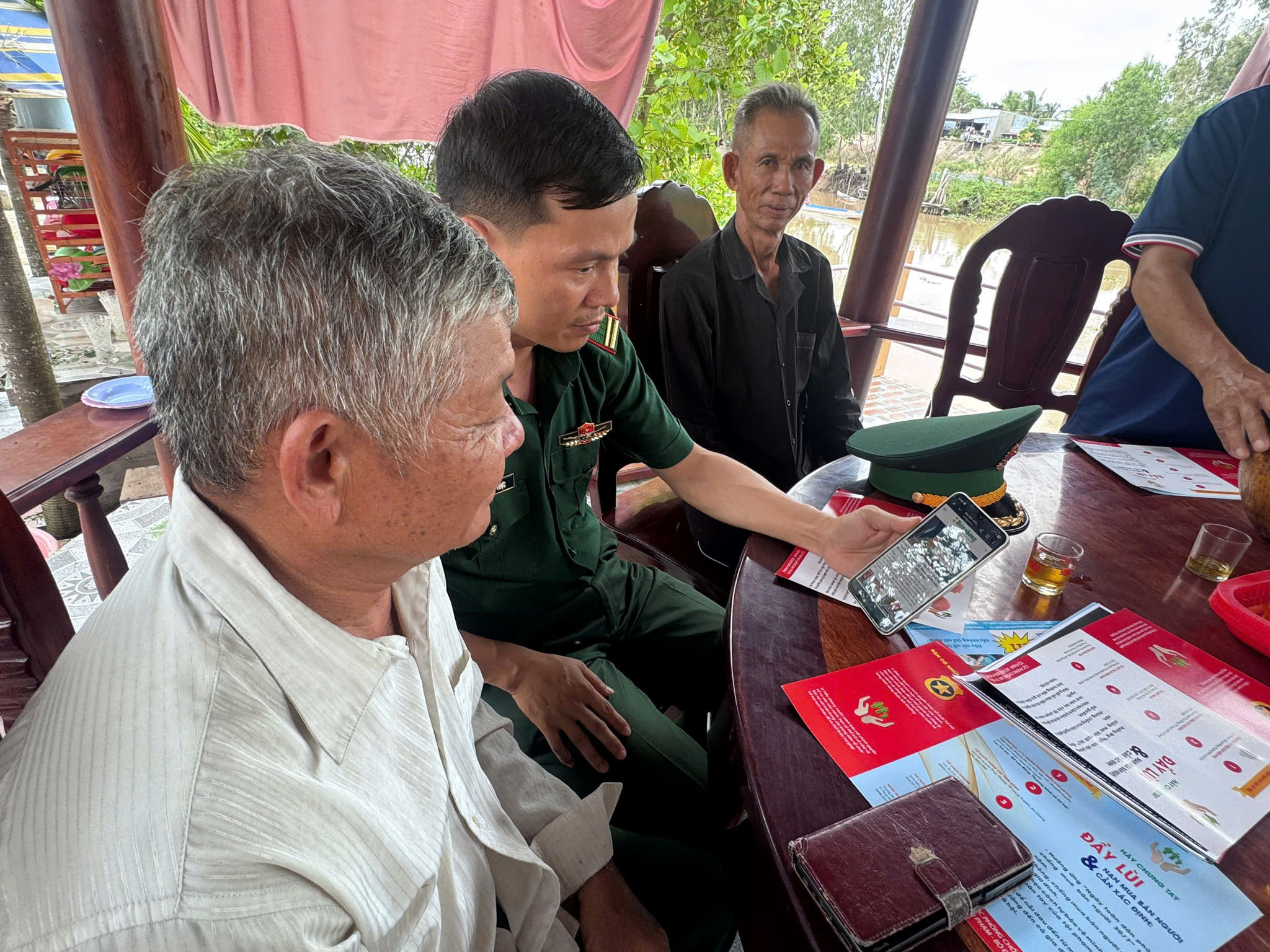 Anh-tin-bai