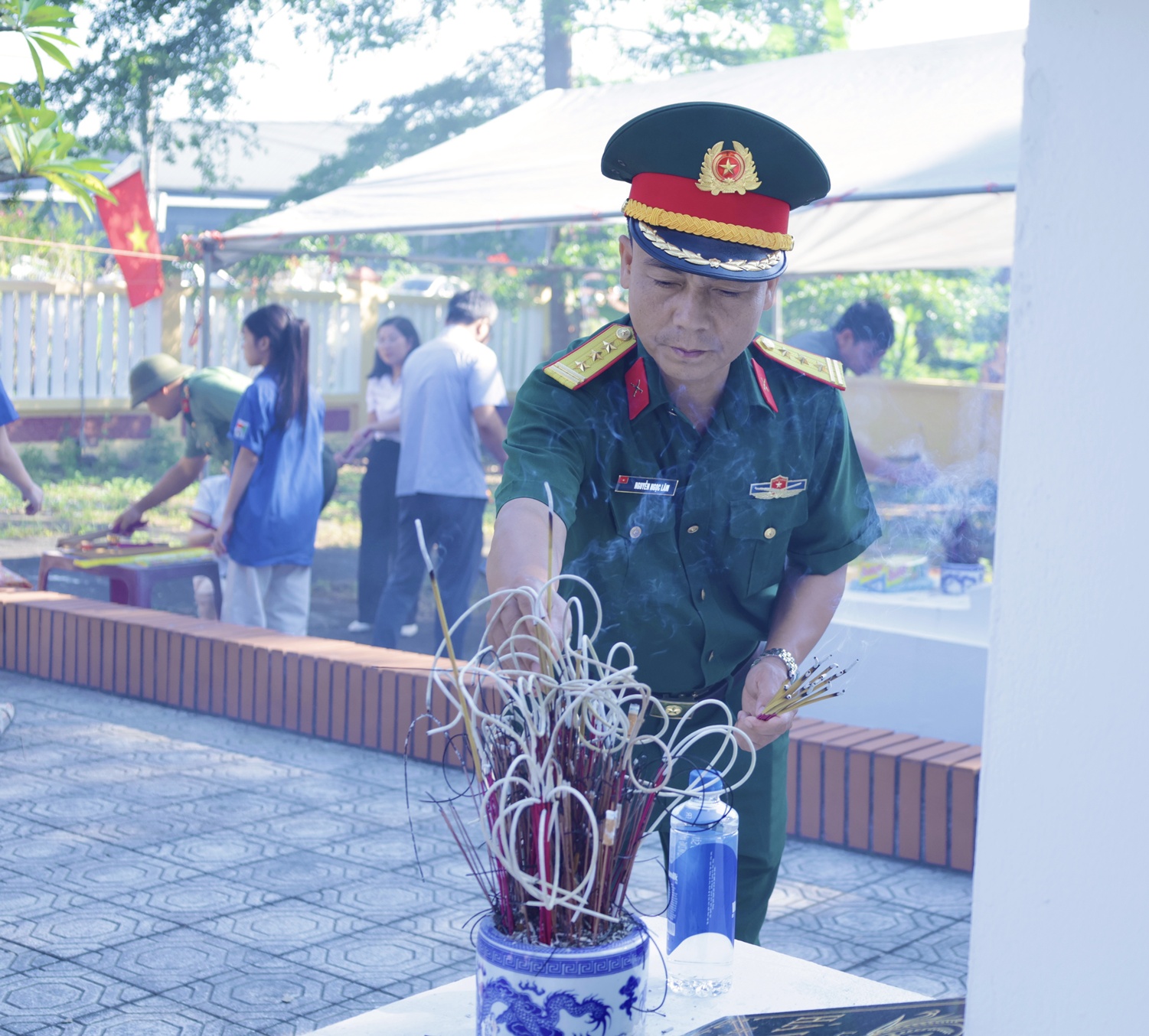Anh-tin-bai