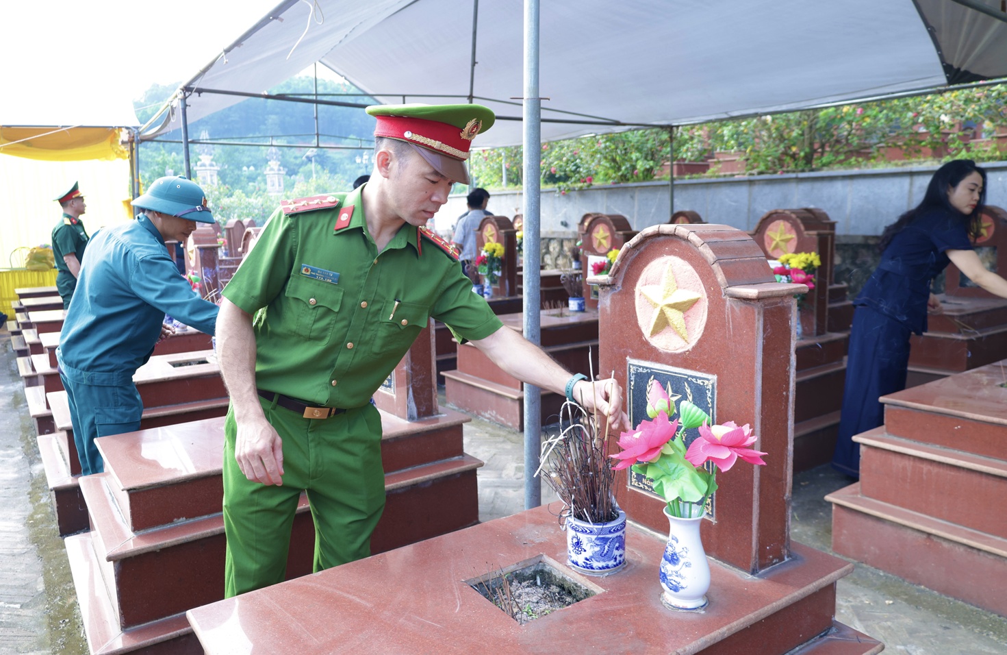 Anh-tin-bai