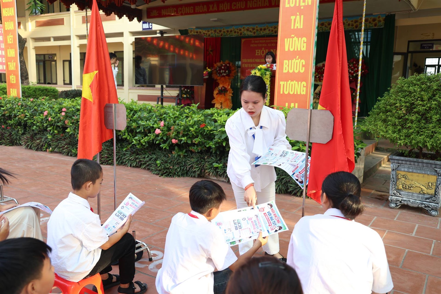 Anh-tin-bai