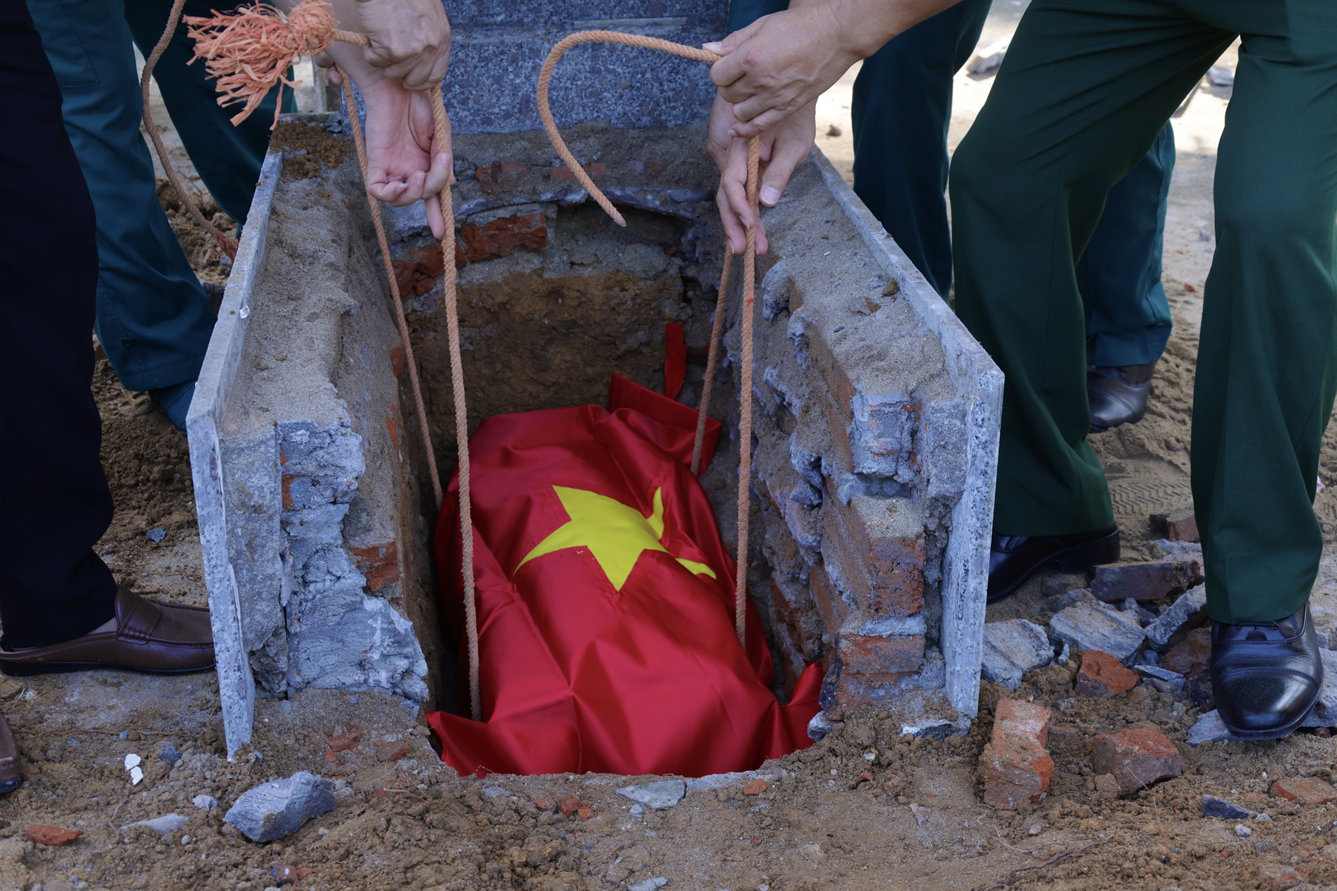 Anh-tin-bai