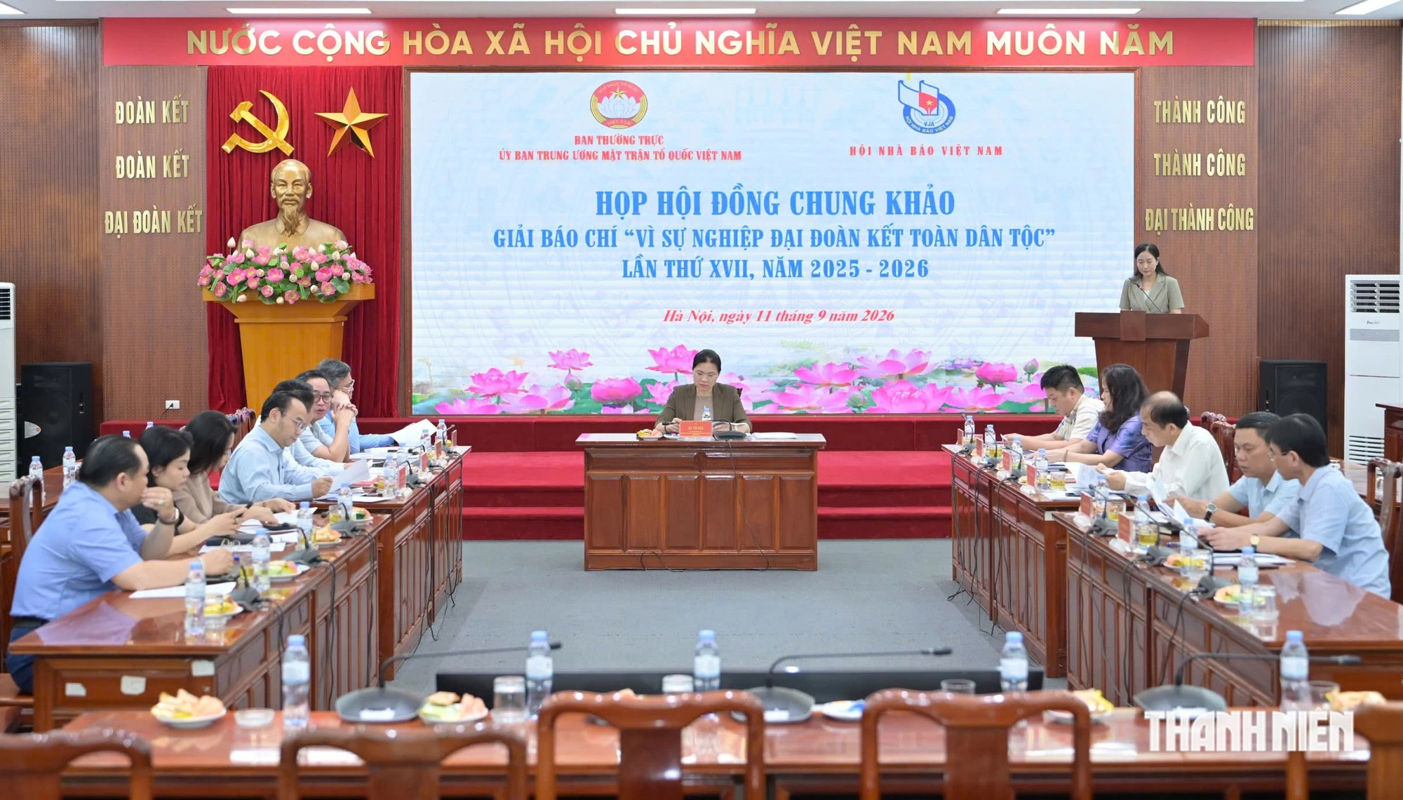 Anh-tin-bai