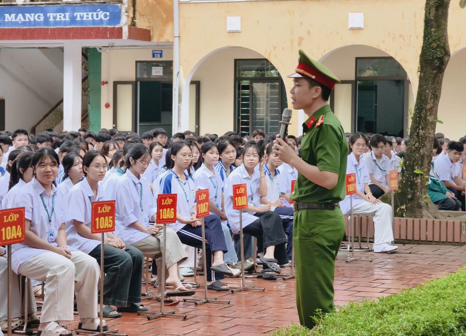 Anh-tin-bai