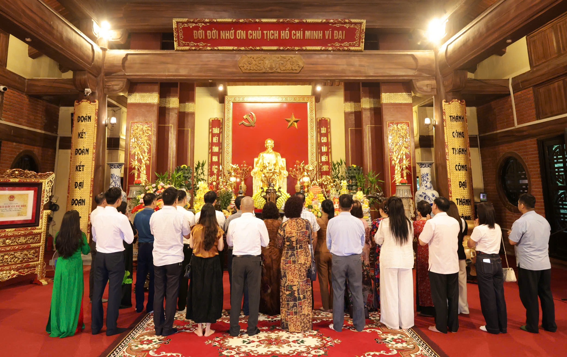Anh-tin-bai