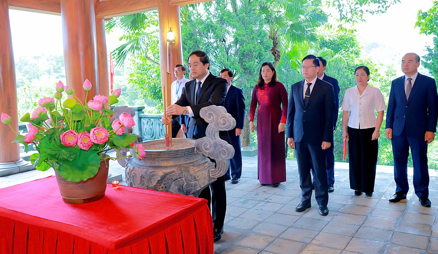 Anh-tin-bai